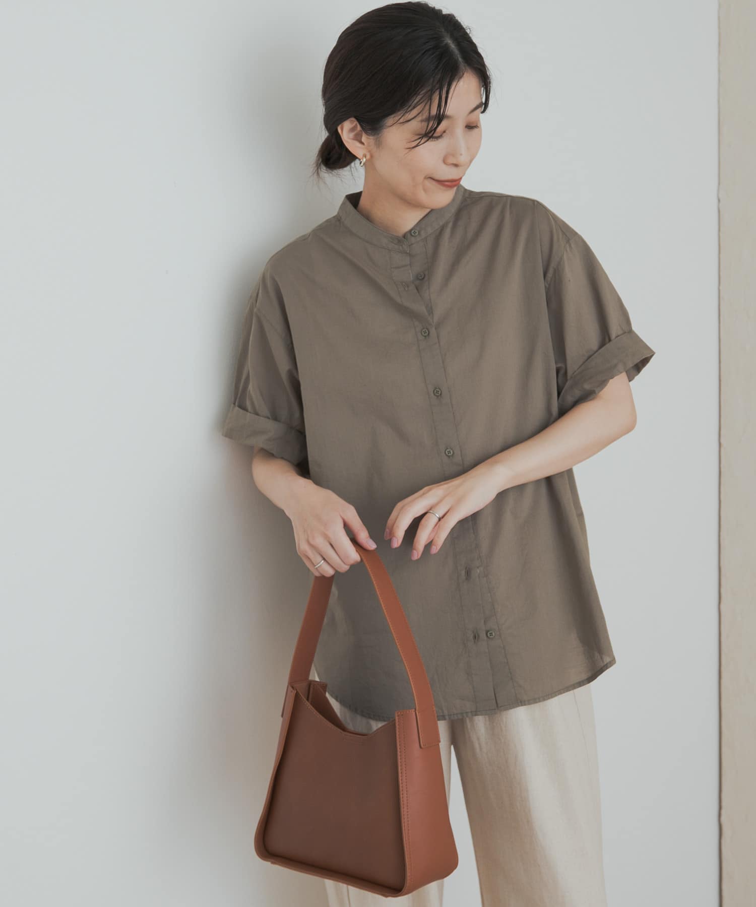 製品染めロールスリーブブラウス