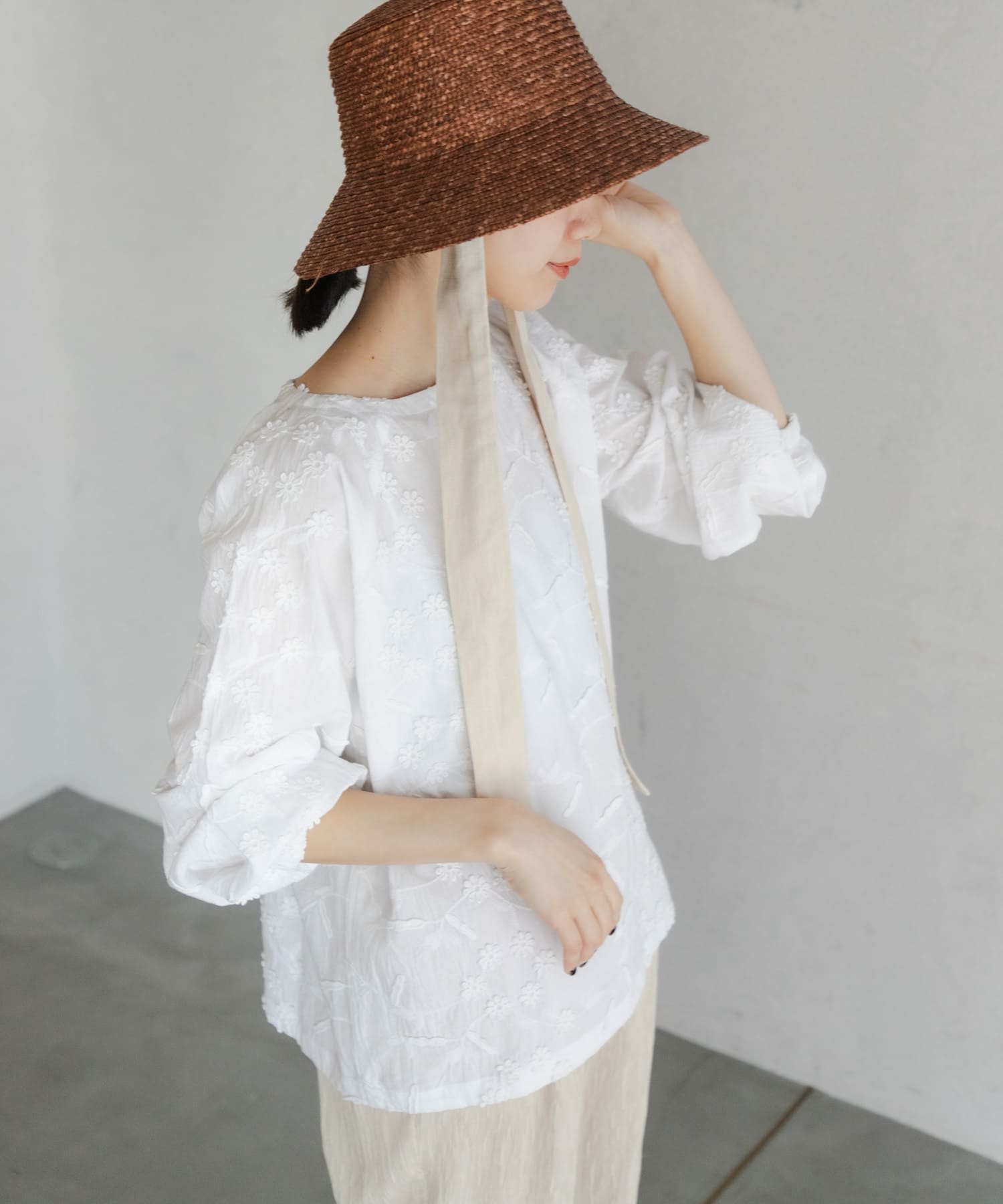 立体刺繍ブラウス