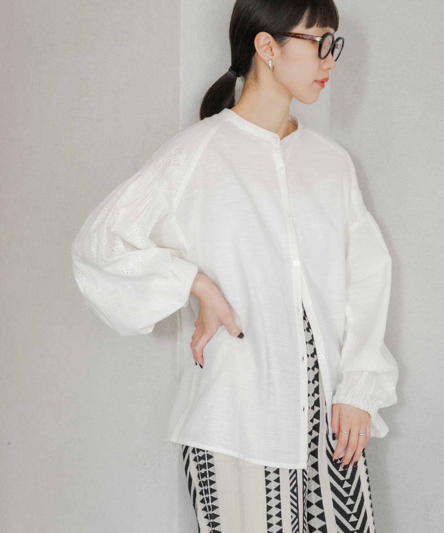 刺繍ボリュームスリーブブラウス