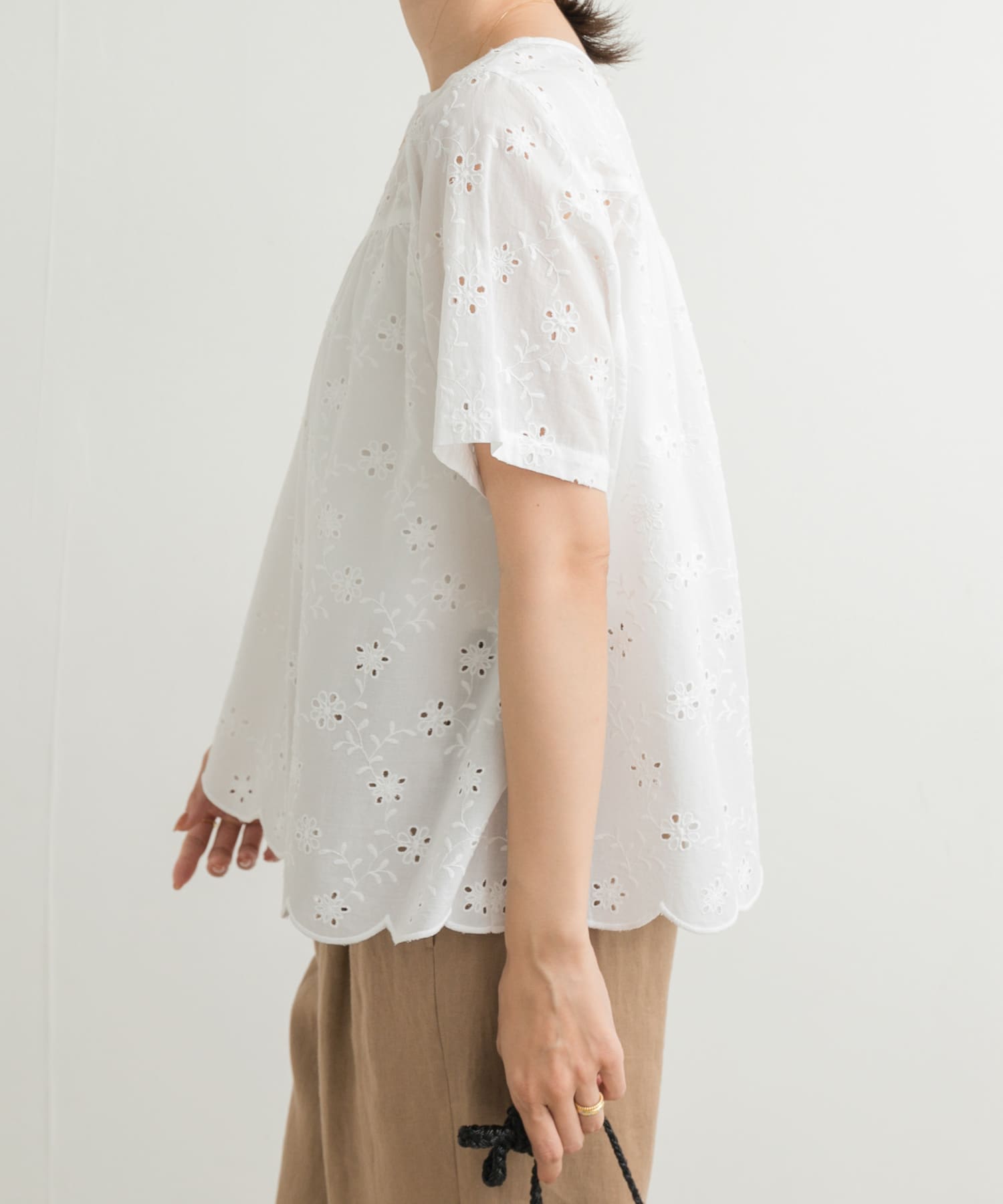 OFF WHITE