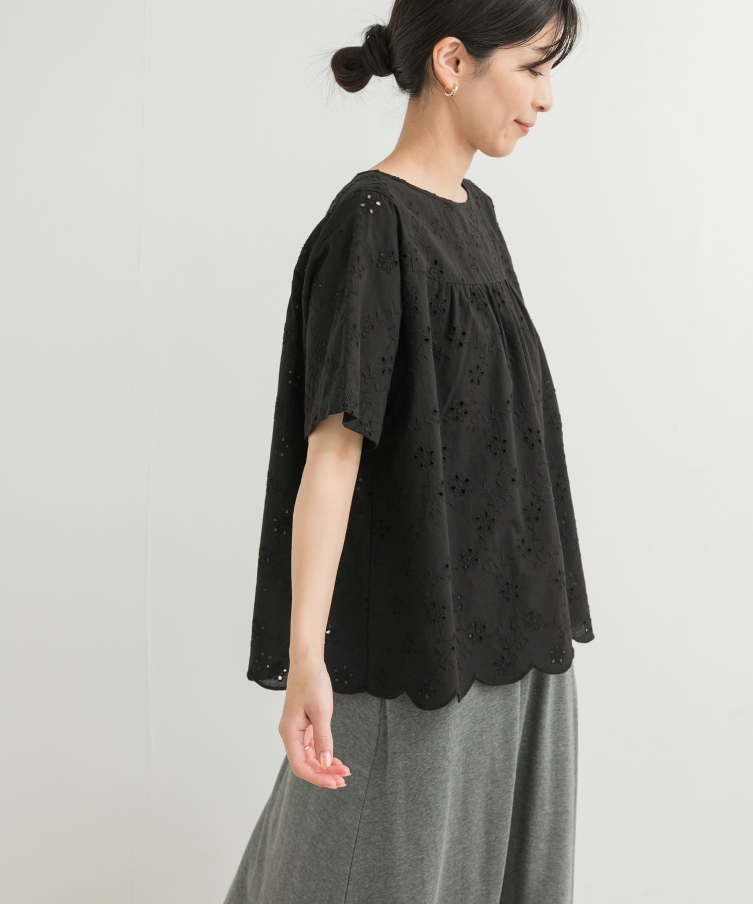 アイレットレースラグランブラウス