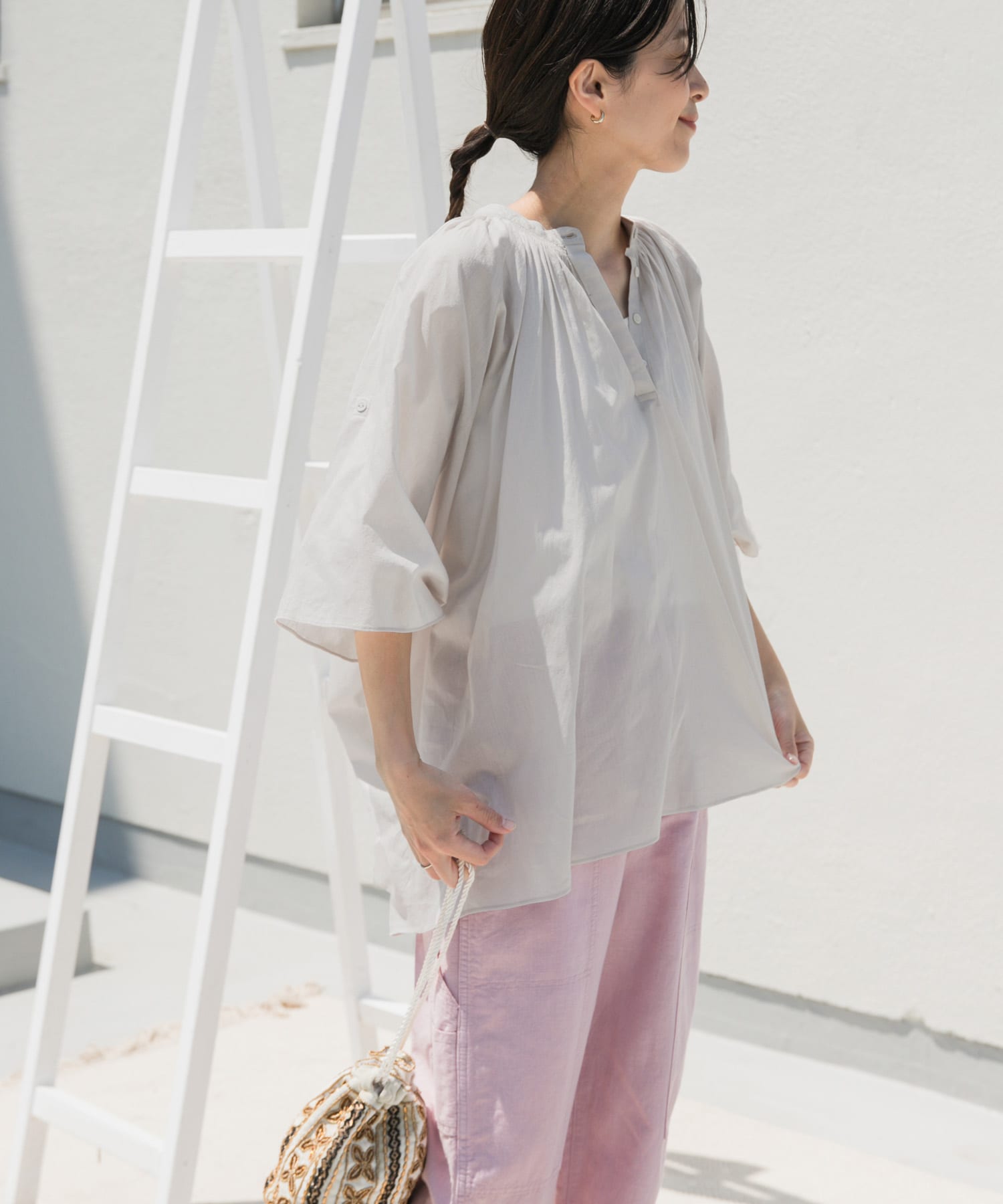 コットンボイルロールアップスリーブブラウス