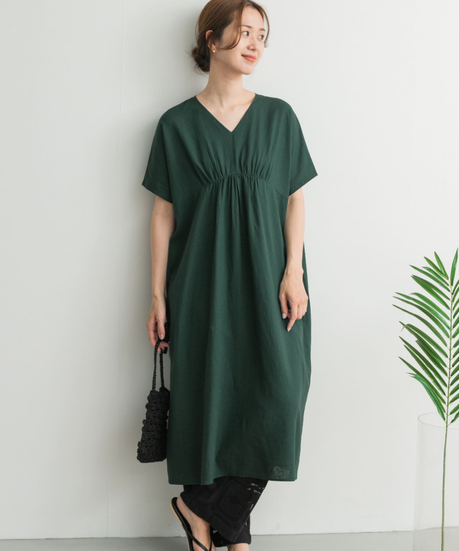 リネンレーヨンVネック切替ギャザーワンピース(M RED): ワンピース