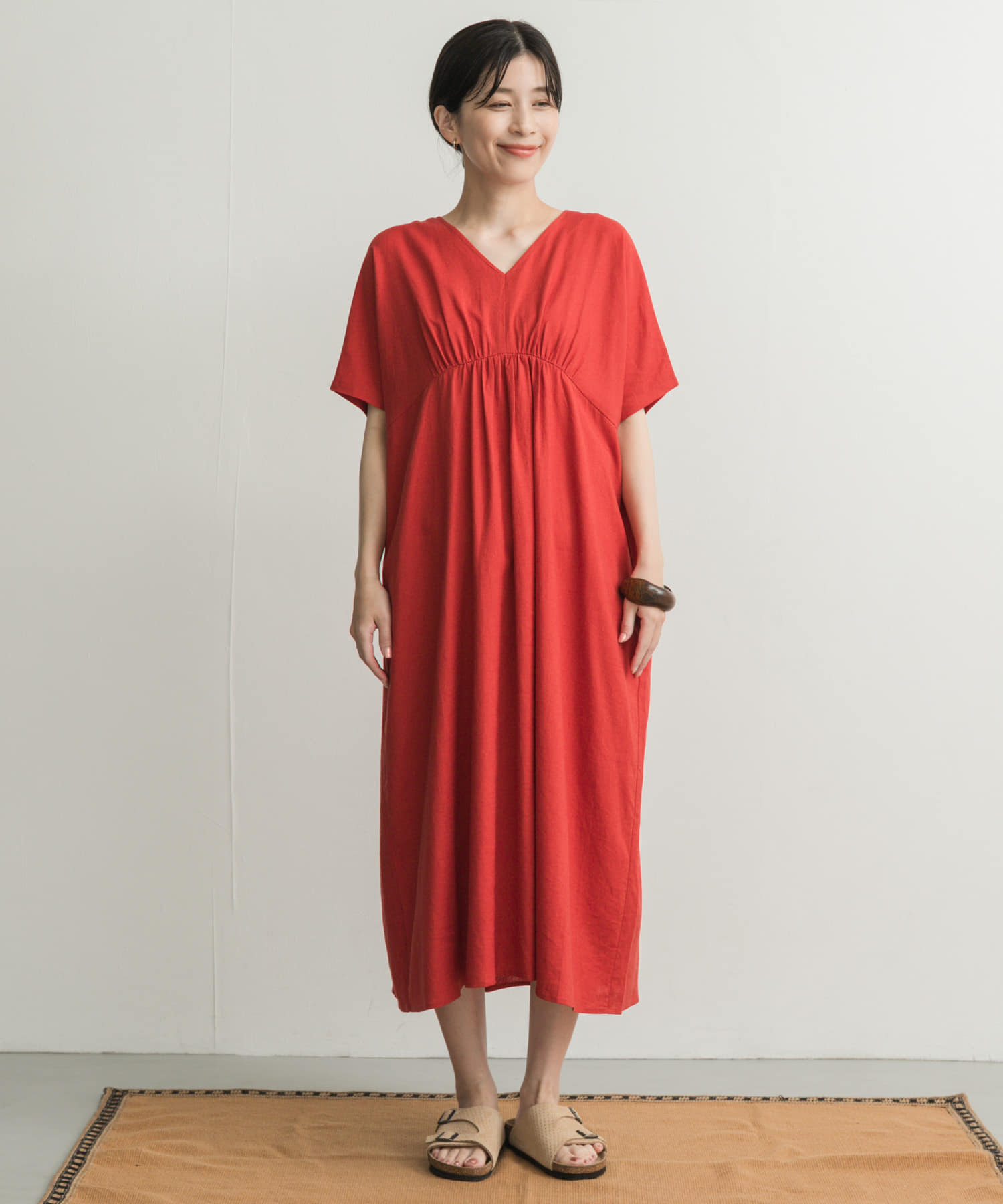 リネンレーヨンVネック切替ギャザーワンピース(M RED
