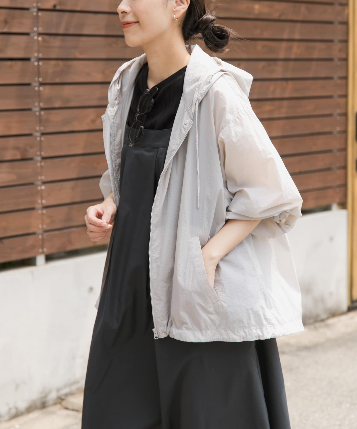 『UR TECH』ポケッタブル撥水フレアパーカー