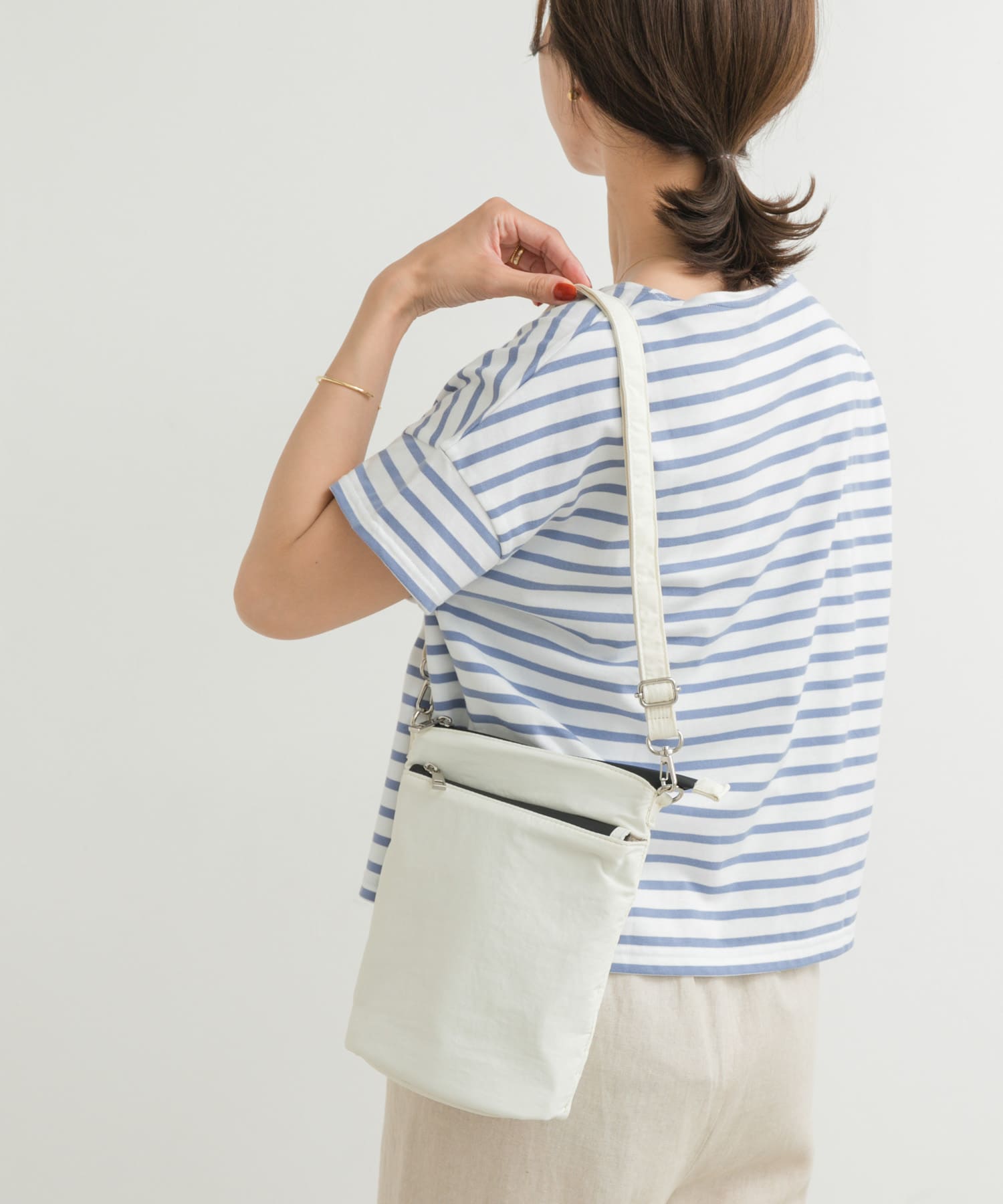 撥水ショルダーバッグ