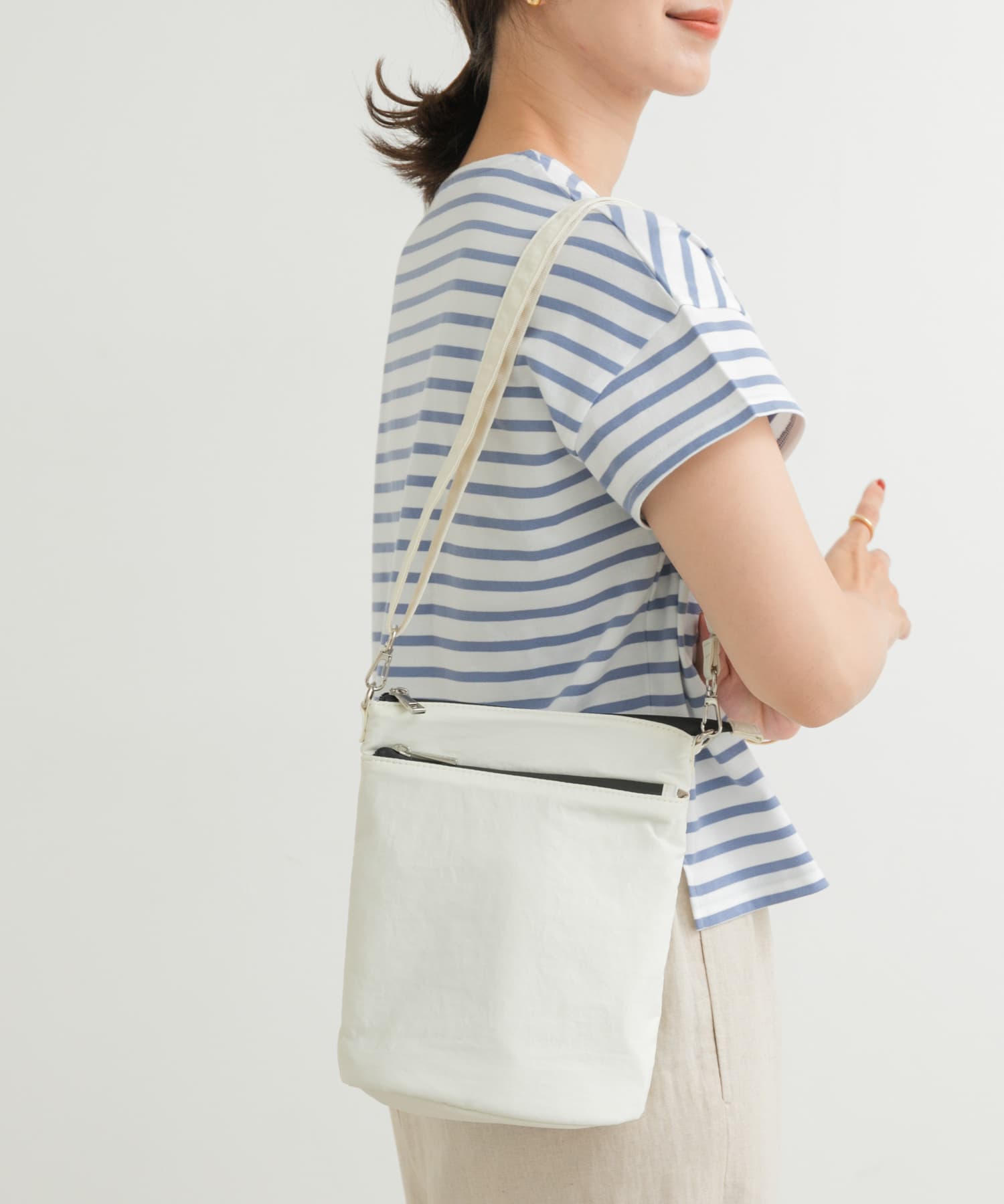 撥水ショルダーバッグ IVORY one