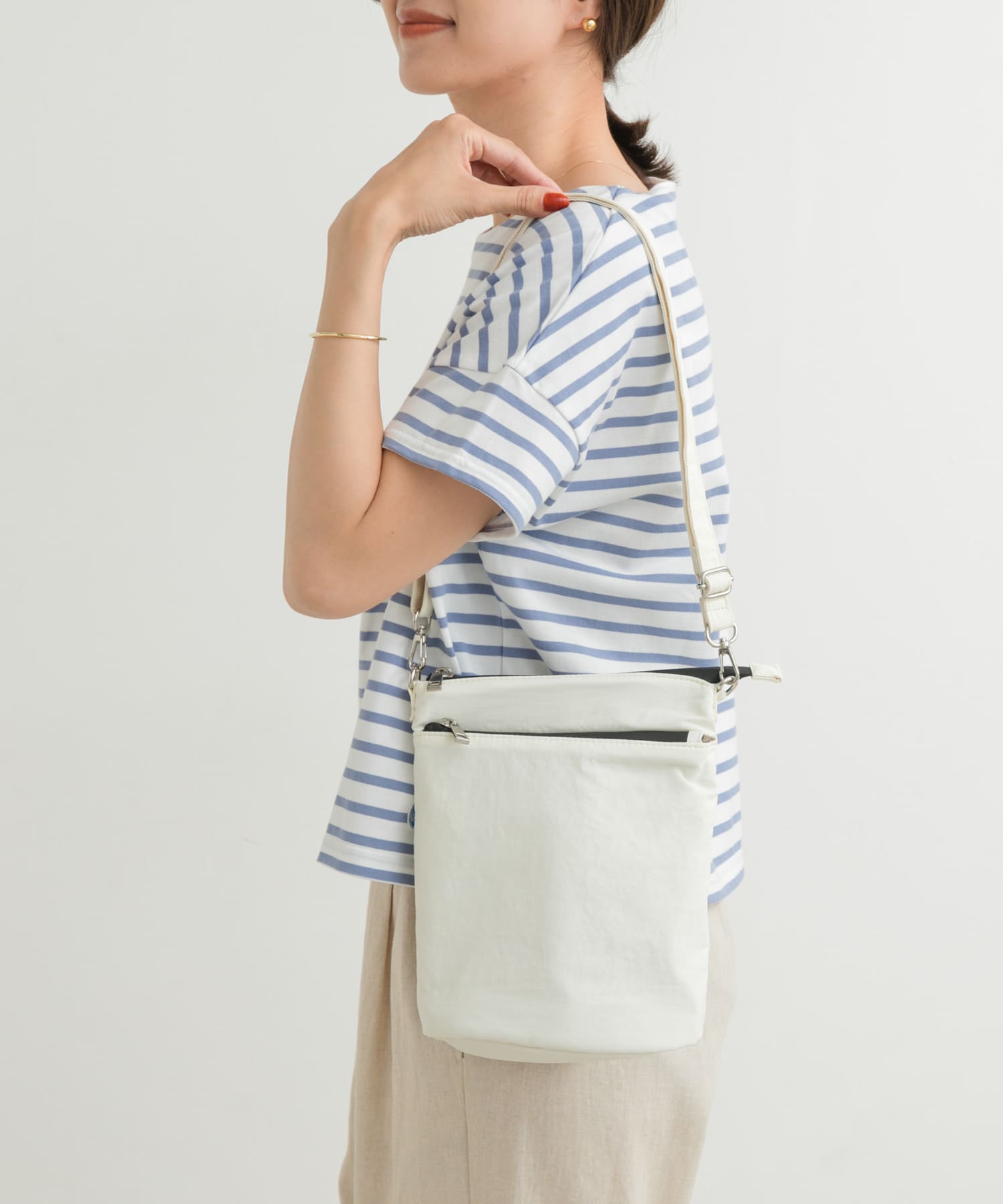 撥水ショルダーバッグ IVORY one