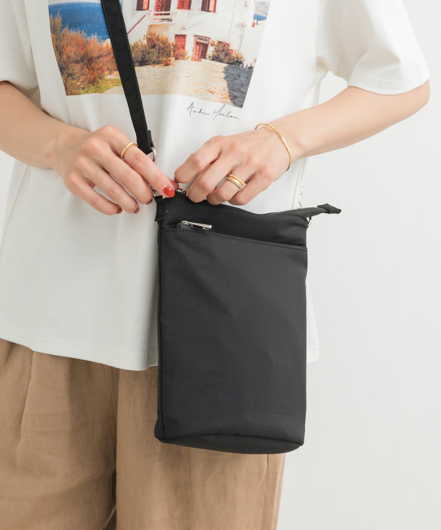 撥水ショルダーバッグ BLACK one