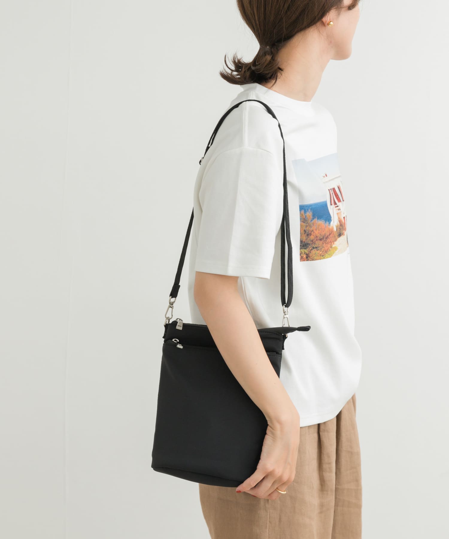 撥水ショルダーバッグ BLACK one