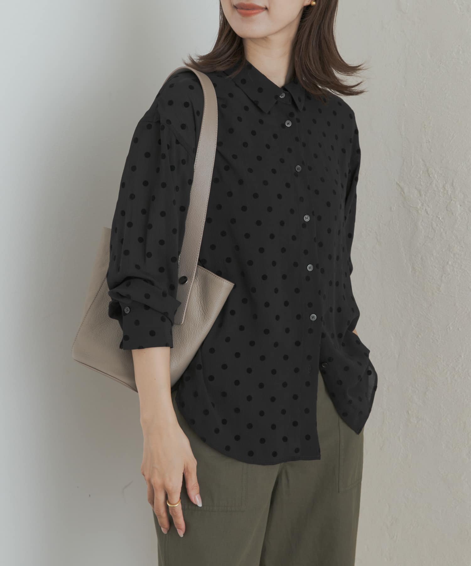 フロッキードットシャツ