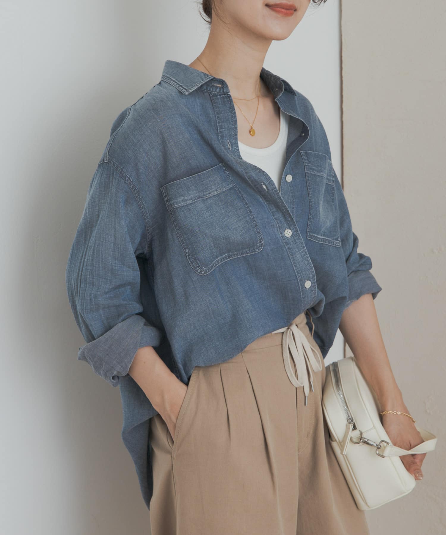 新品　25年モデル　ヘルシーデニム　長袖シャツ　羽織り　ブルー ANY（エニィ） ブラウス シャツ 「洗濯機可/ストレッチ」デニムシャツ