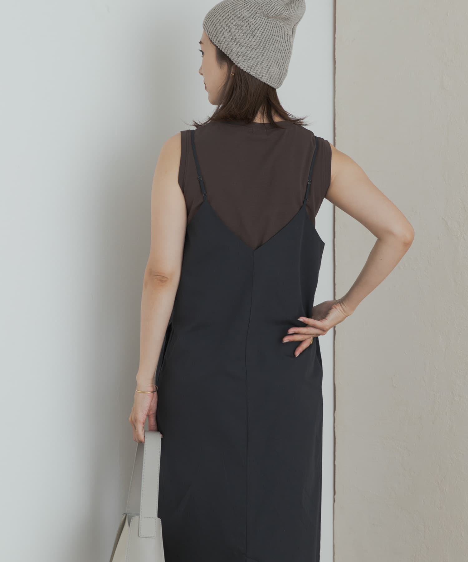 バックVストレートキャミワンピース