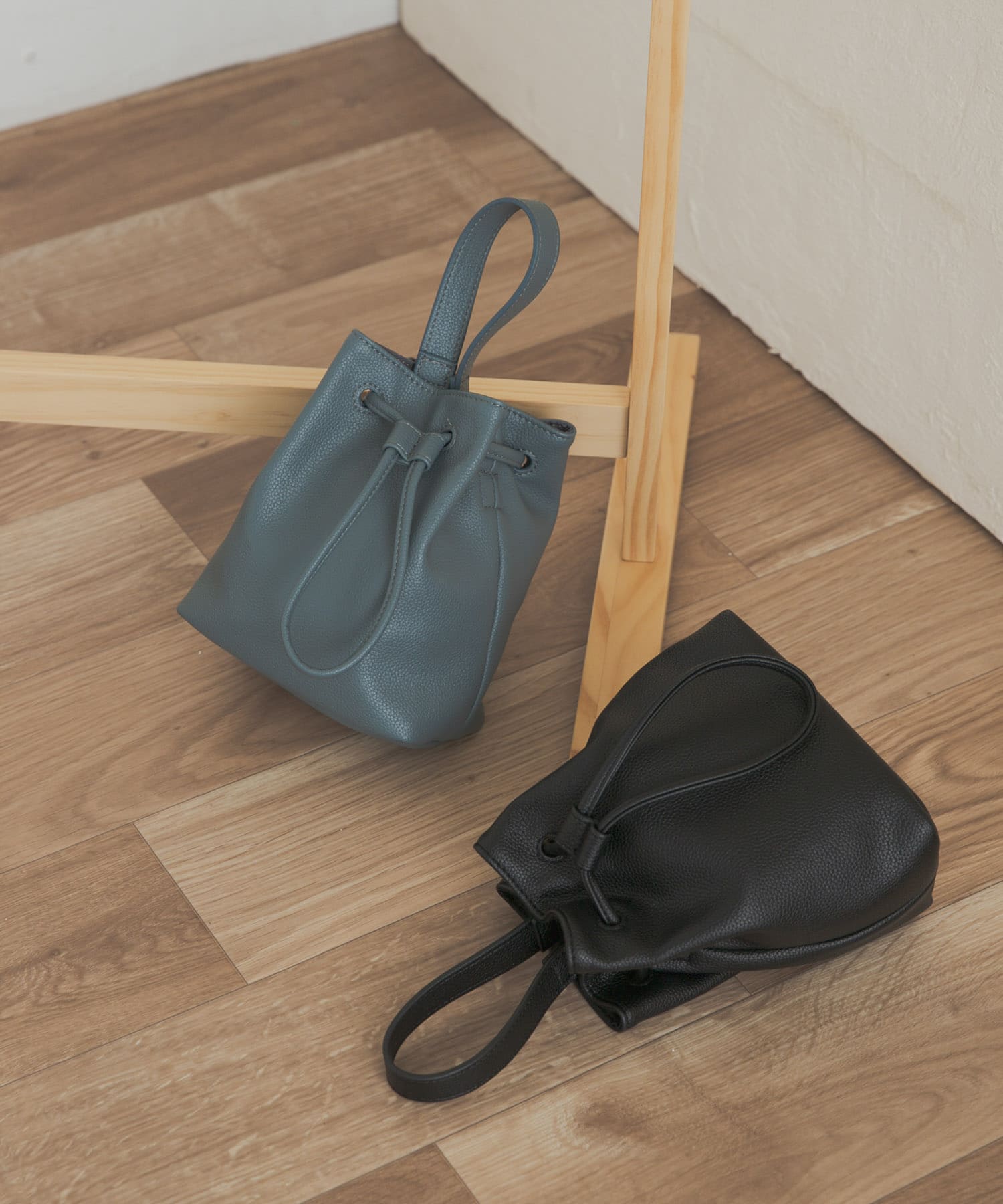 2WAYシボ巾着ショルダーバッグ BLUE one