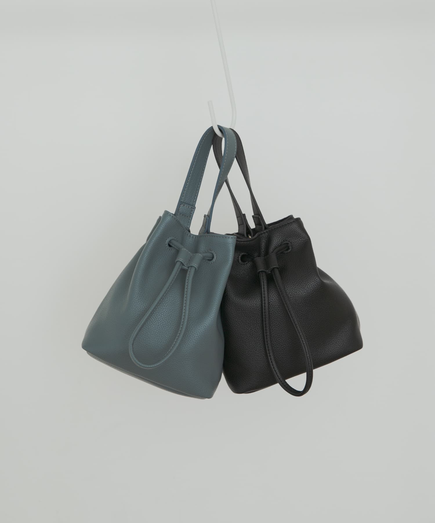 2WAYシボ巾着ショルダーバッグ BLUE one