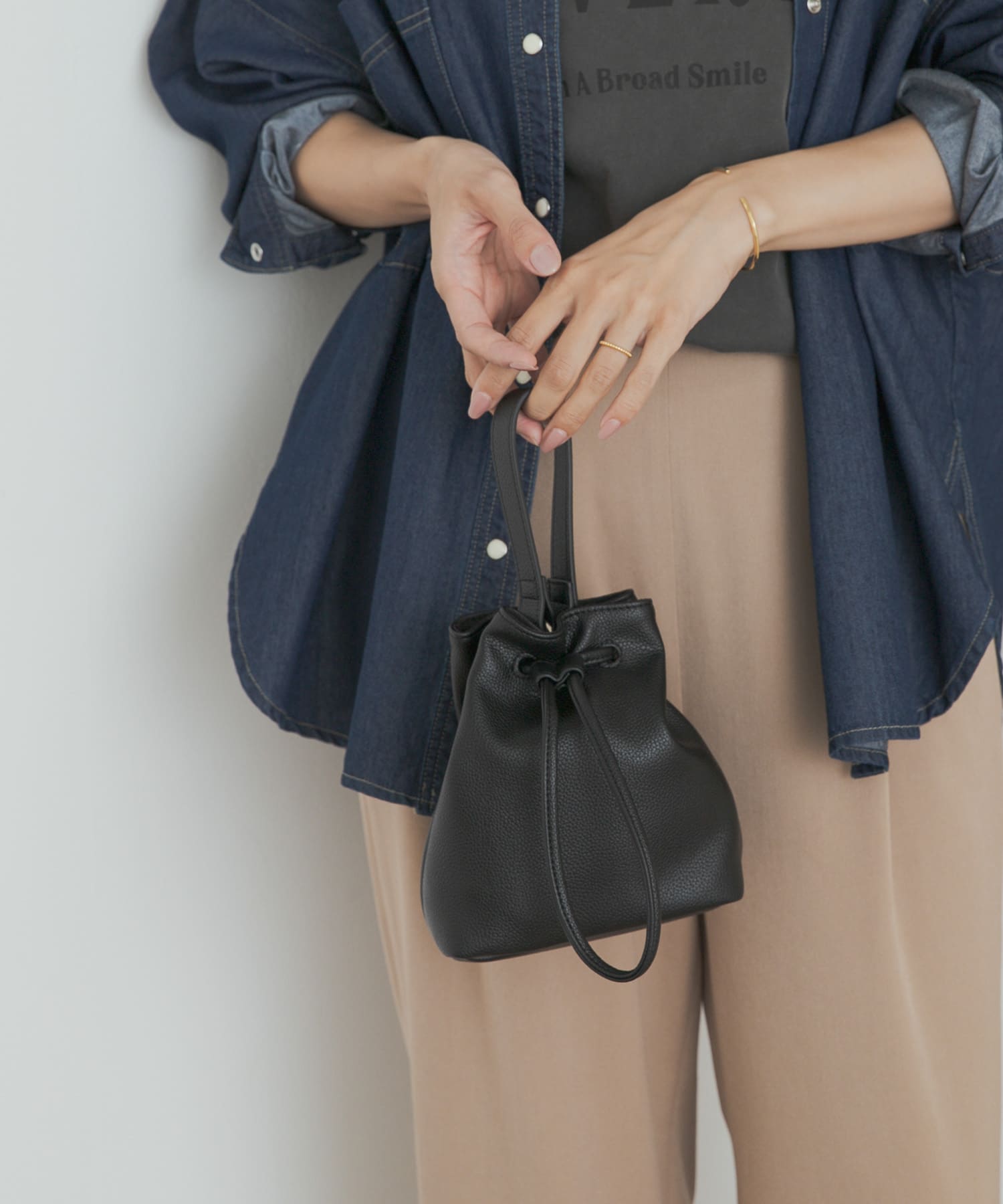 2WAYシボ巾着ショルダーバッグ