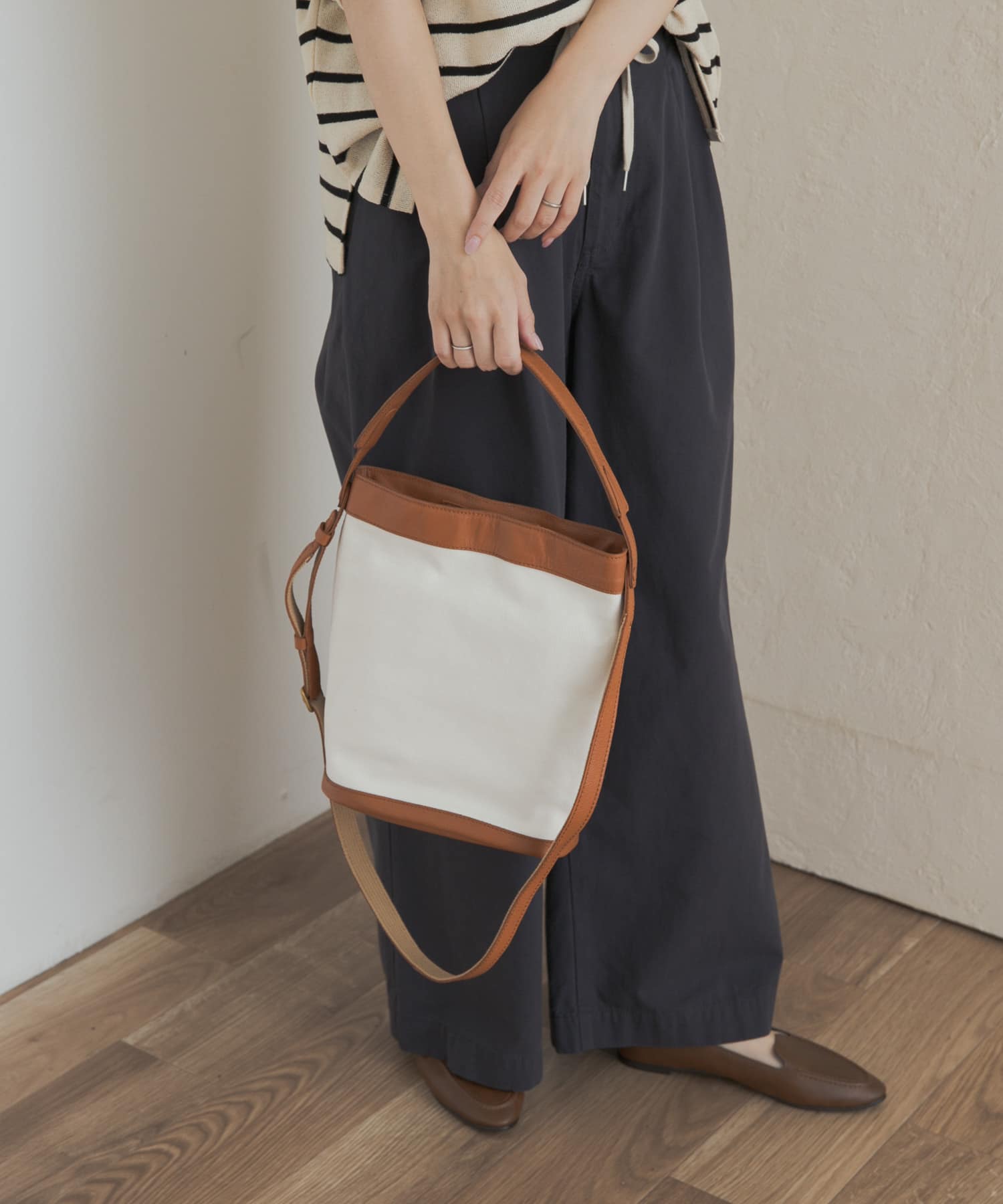 キャンバスコンビレザーバッグ BROWN One