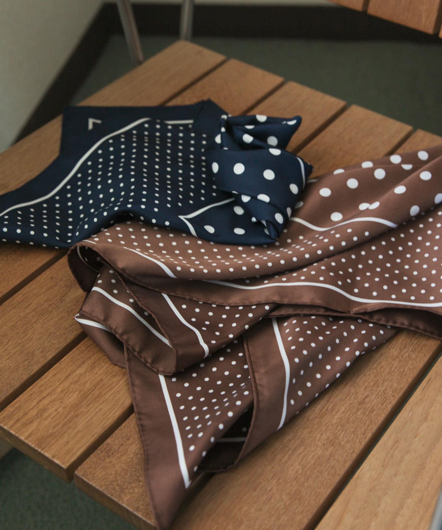 大判ドットスカーフ BROWN one