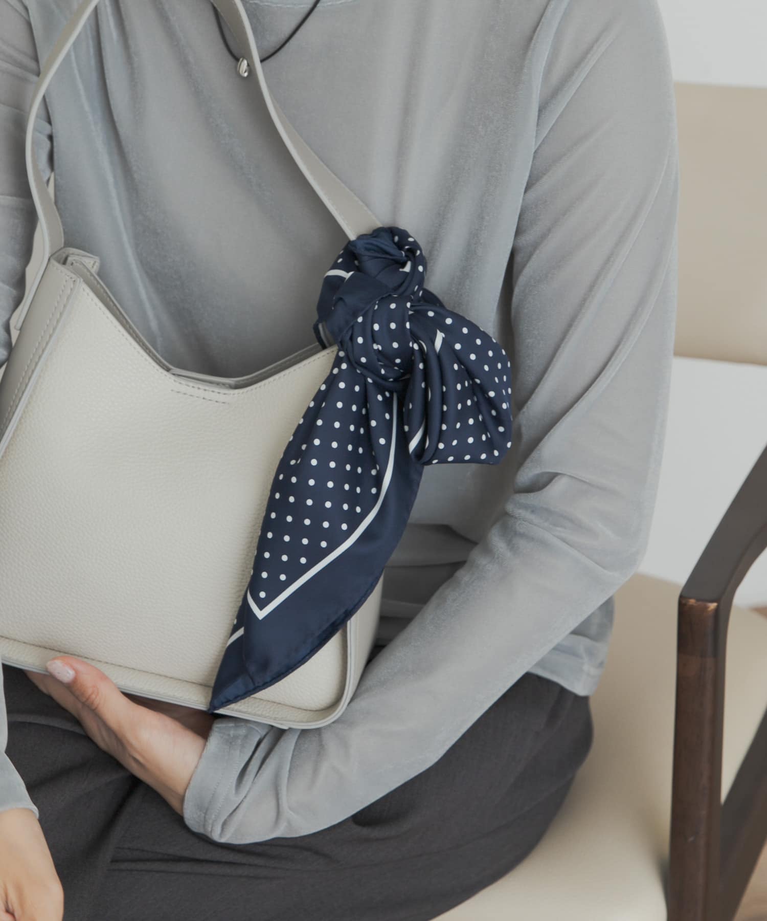 大判ドットスカーフ