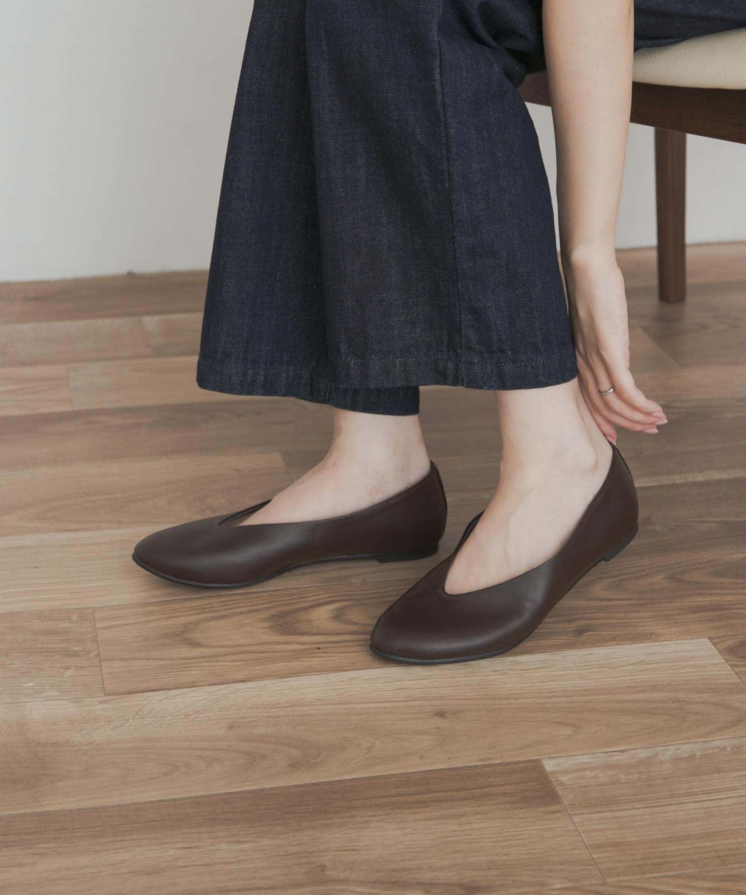 Vカットパンプス BROWN 35