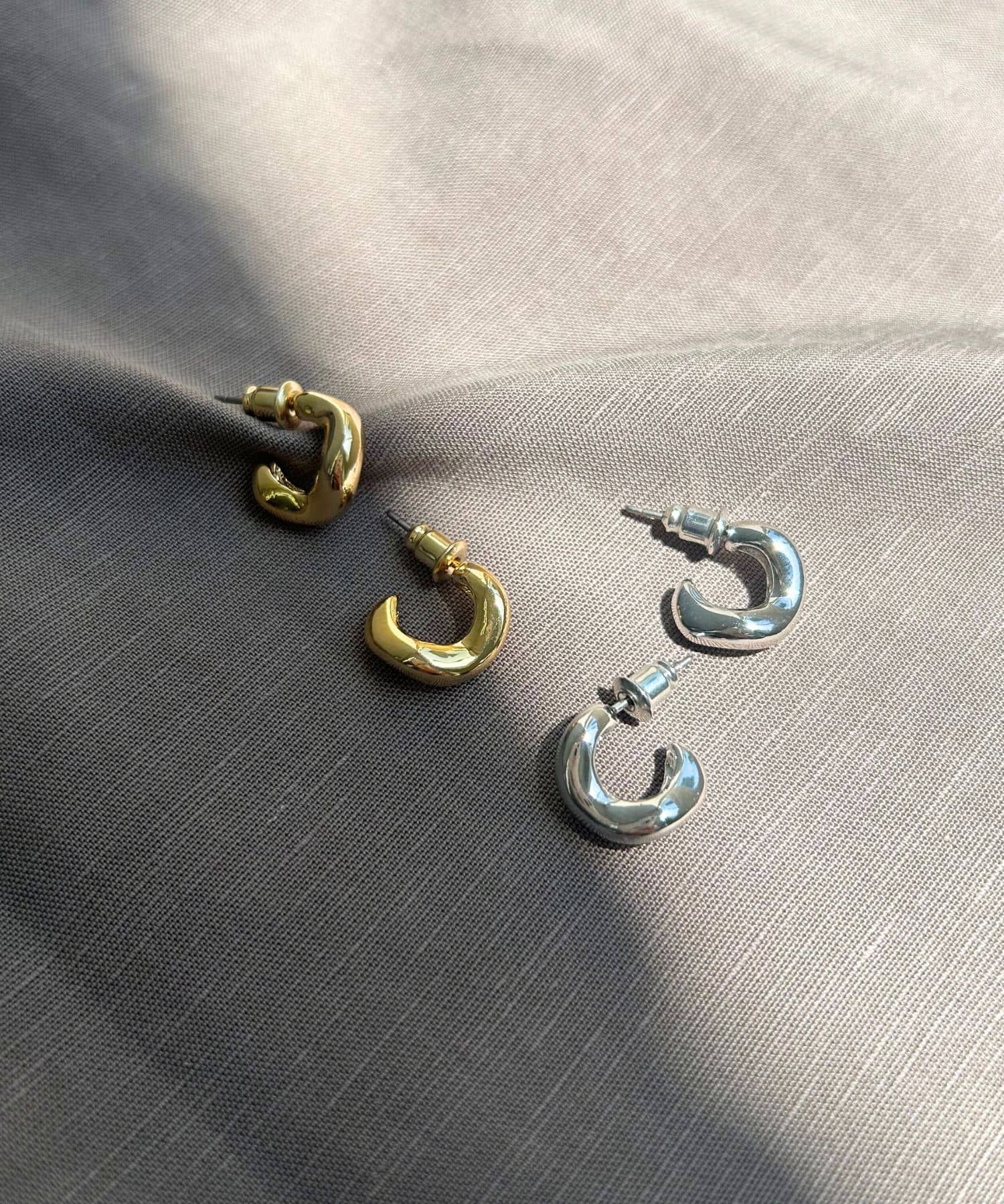 プランプメタルピアス GOLD one