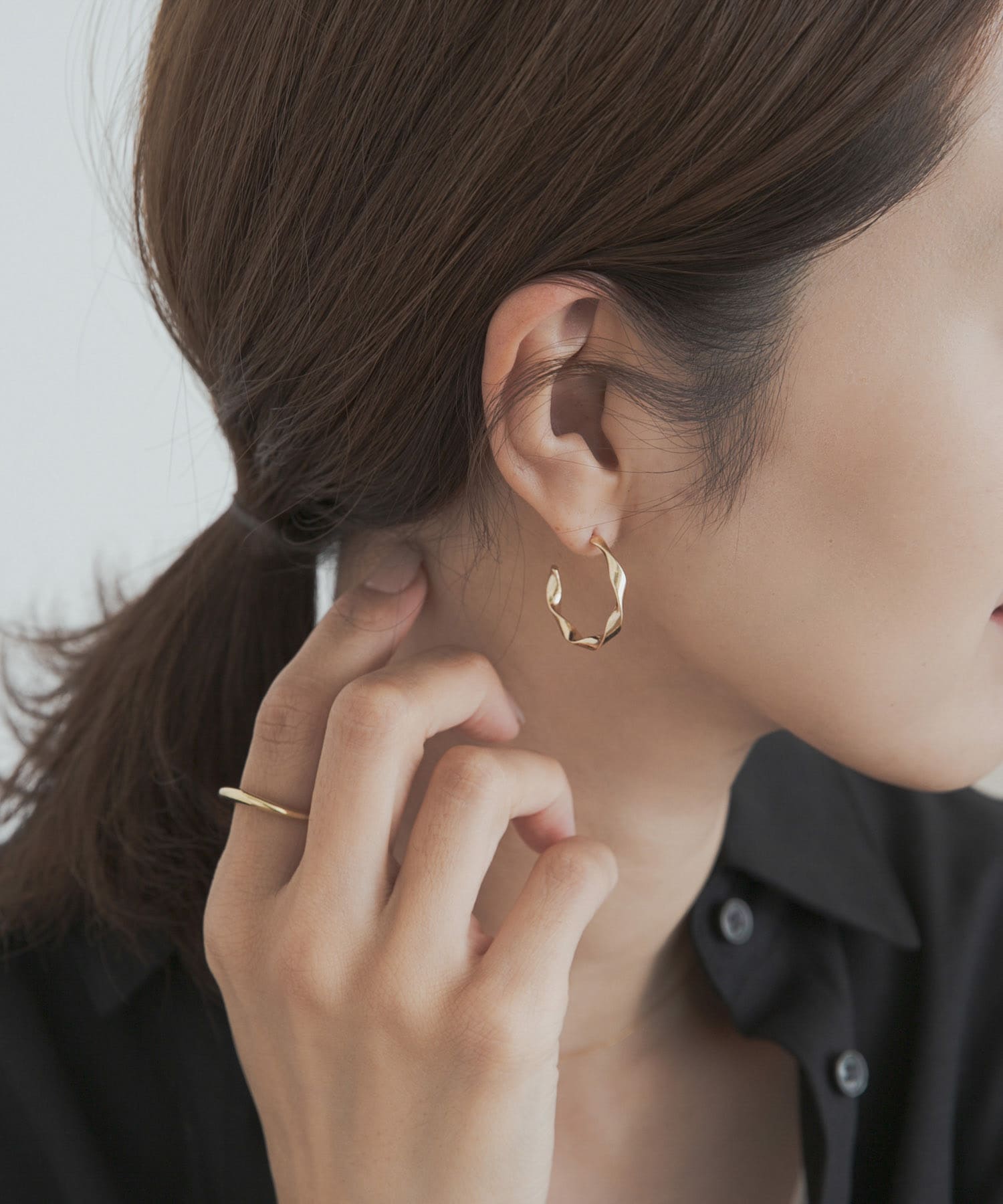 ツイストフープピアス GOLD one