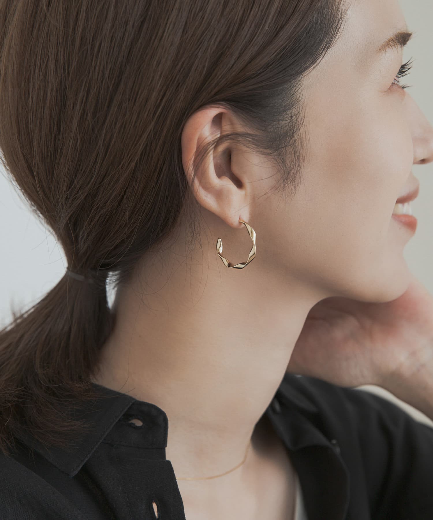 ツイストフープピアス GOLD one