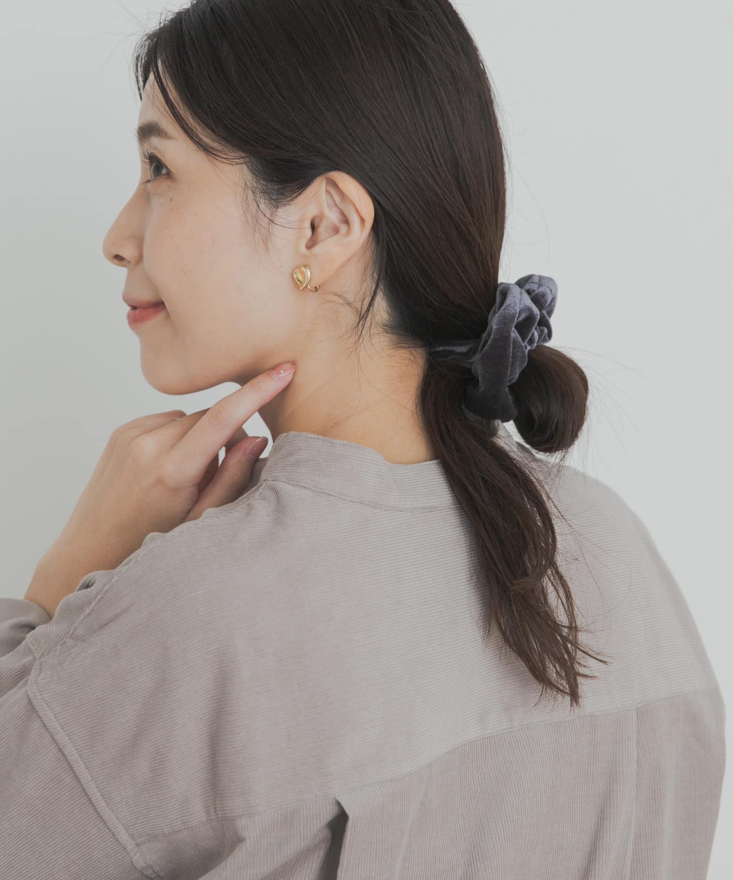 ベロアリボンシュシュ CHARCOAL one