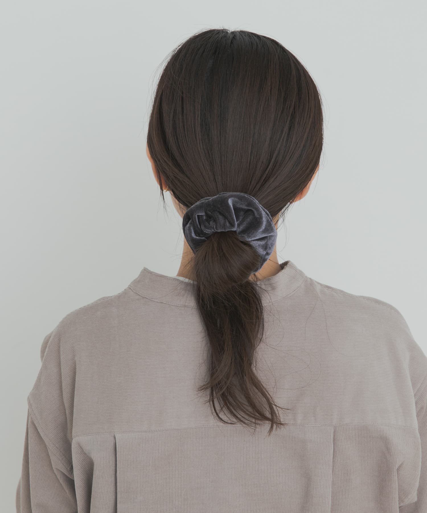 ベロアリボンシュシュ CHARCOAL one