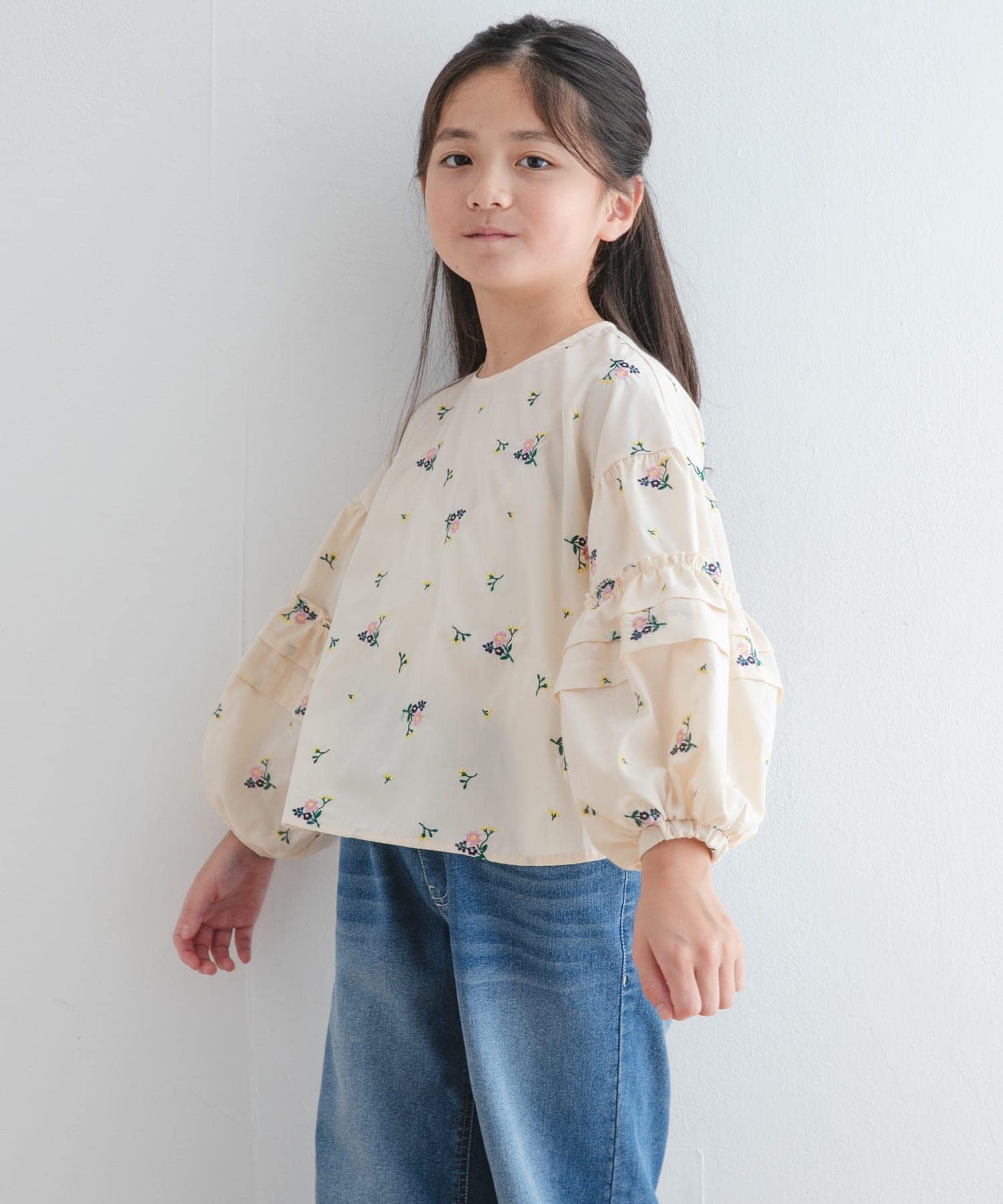 美品 アルベロベロ ギザギザネック 立体アート刺繍 ブラウス Aライン 緑 フラワー刺繍袖ボリュームブラウス(KIDS)(105 IVORY): キッズ｜URBAN
