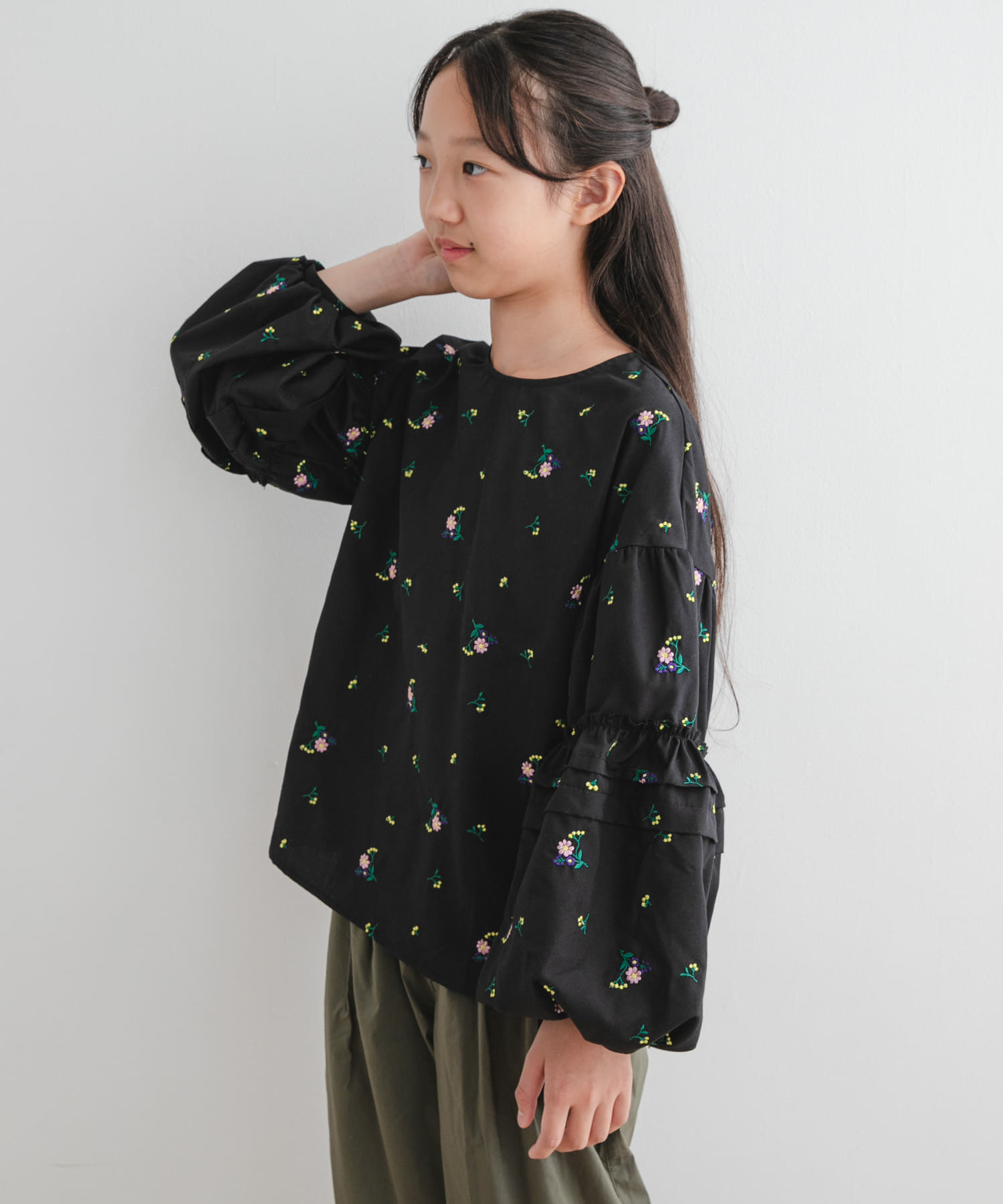 『WEB/一部店舗限定』フラワー刺繍袖ボリュームブラウス(KIDS)