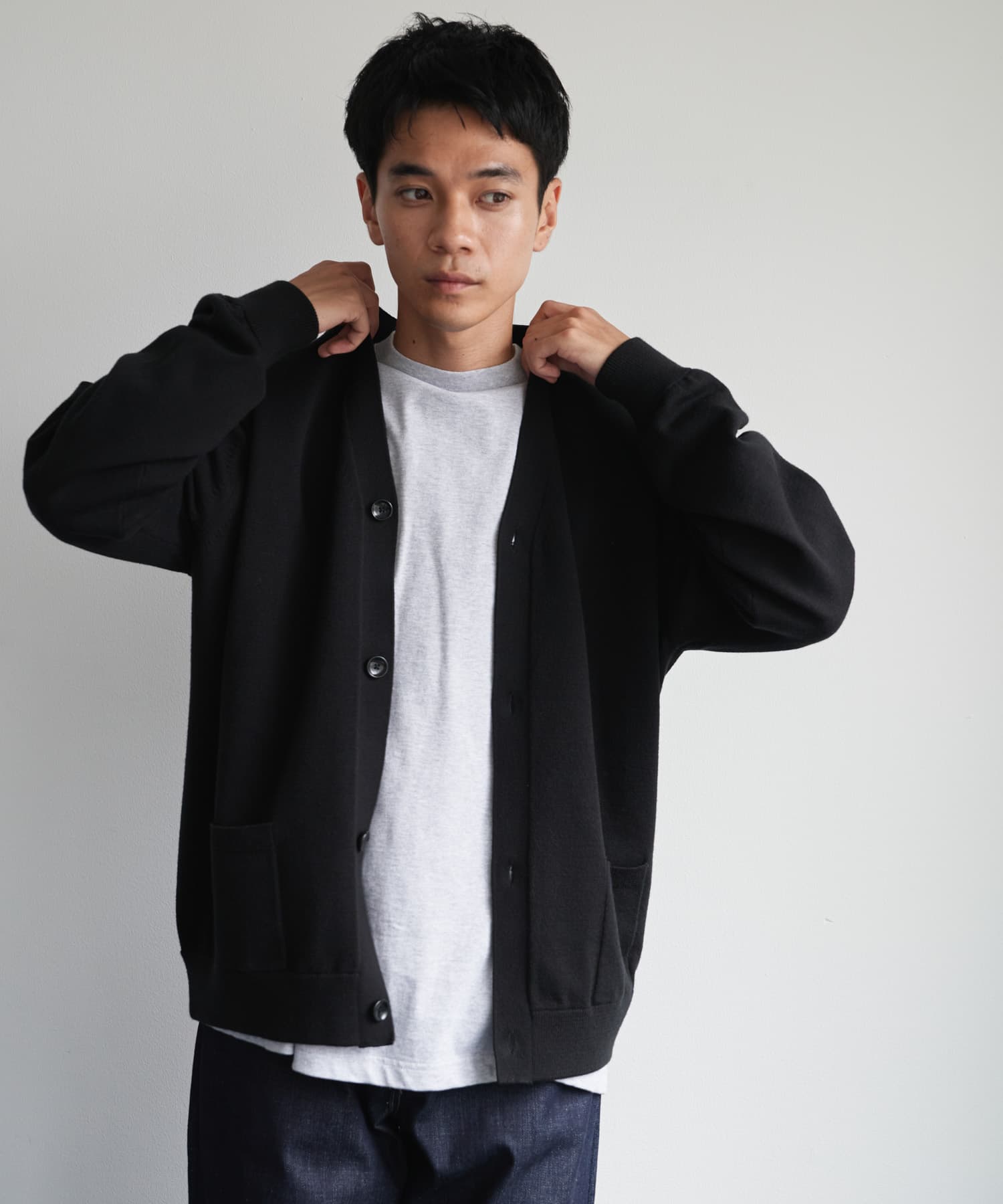 『XLサイズ/WEB限定/仁村紗和さん着用』『UR TECH 200日ニット』Vネックカーディガン