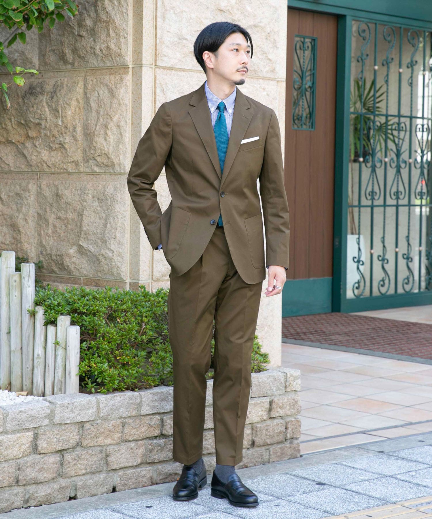 KHAKI