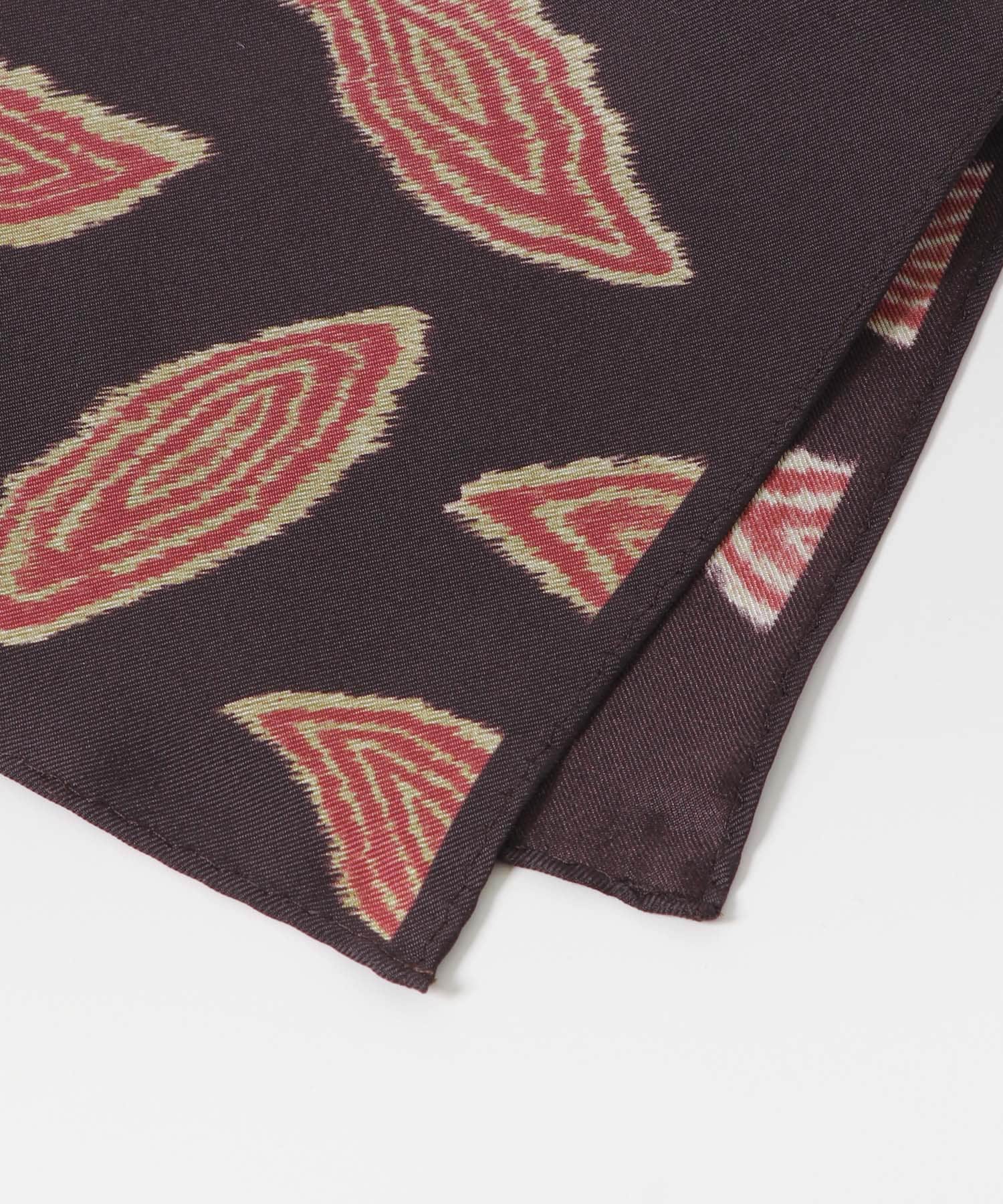 LIFE STYLE TAILOR　シルクプリントチーフ2 BROWN -