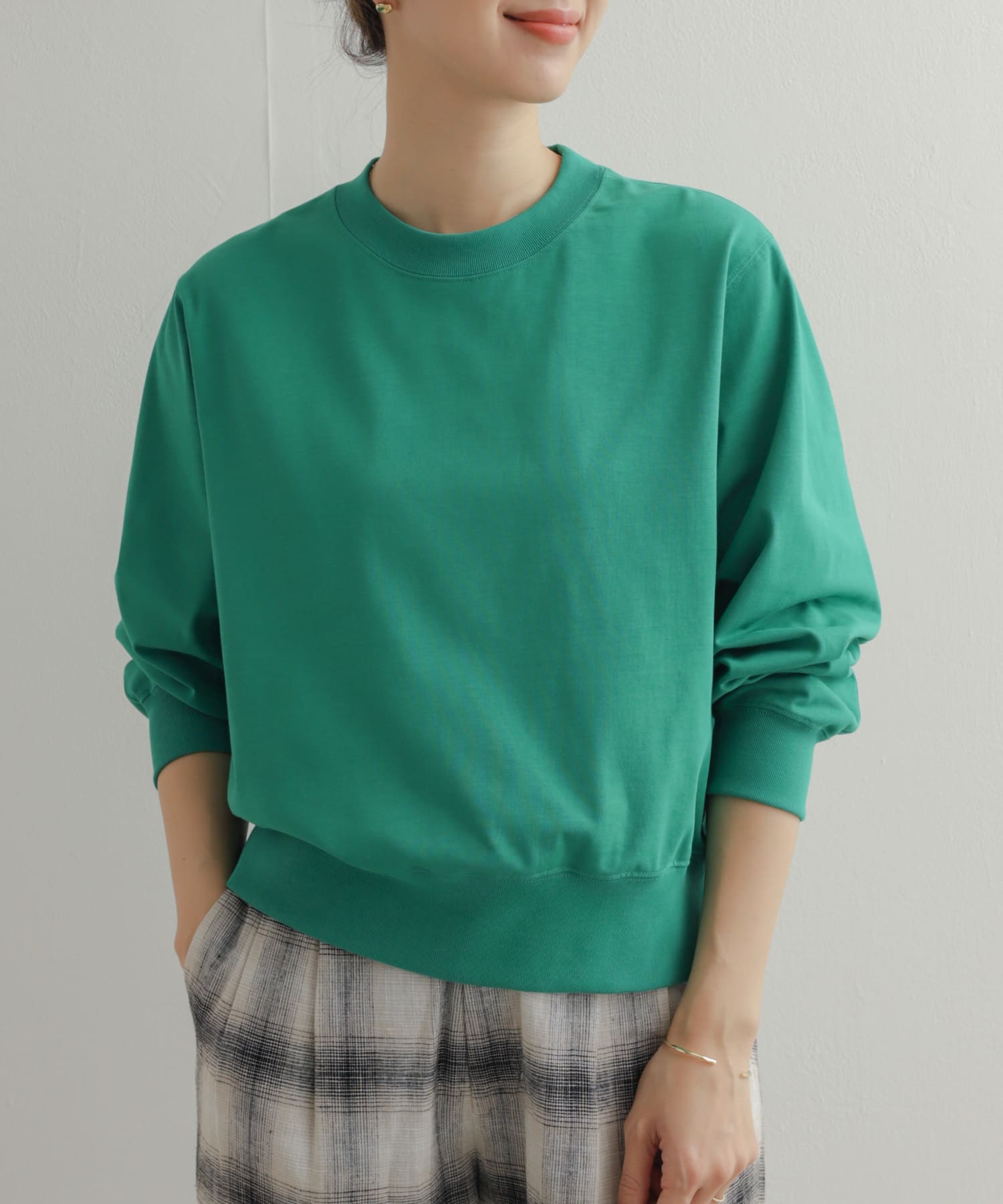 GREEN