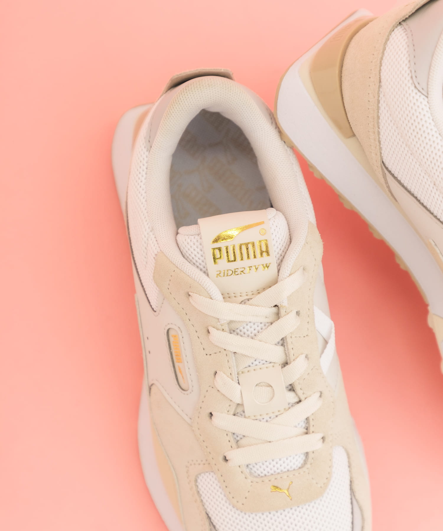 『22.5サイズ/WEB限定』PUMA　ExclusiveライダーFVWクリーン アルペンスノー 23
