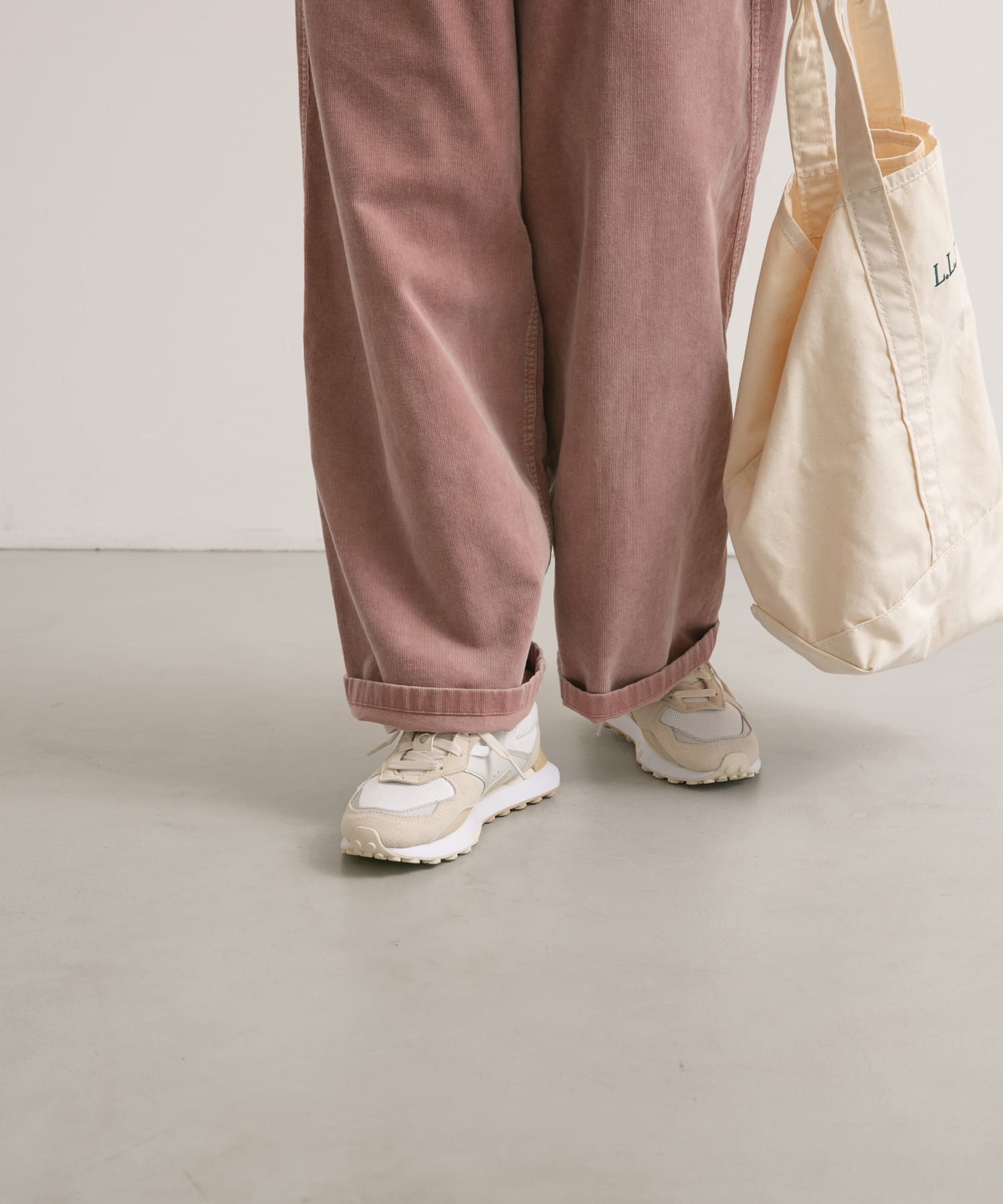 『22.5サイズ/WEB限定』PUMA　ExclusiveライダーFVWクリーン アルペンスノー 23.5