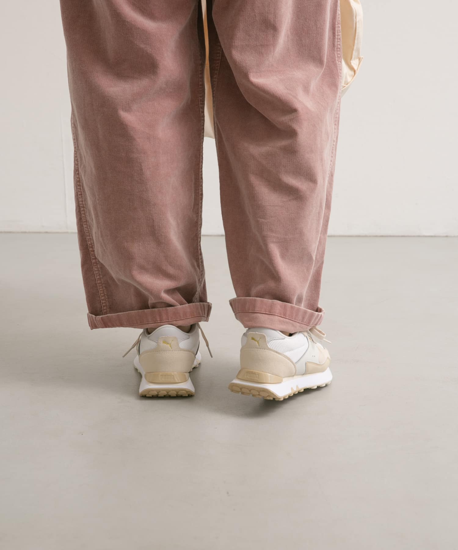 『22.5サイズ/WEB限定』PUMA　ExclusiveライダーFVWクリーン アルペンスノー 23.5