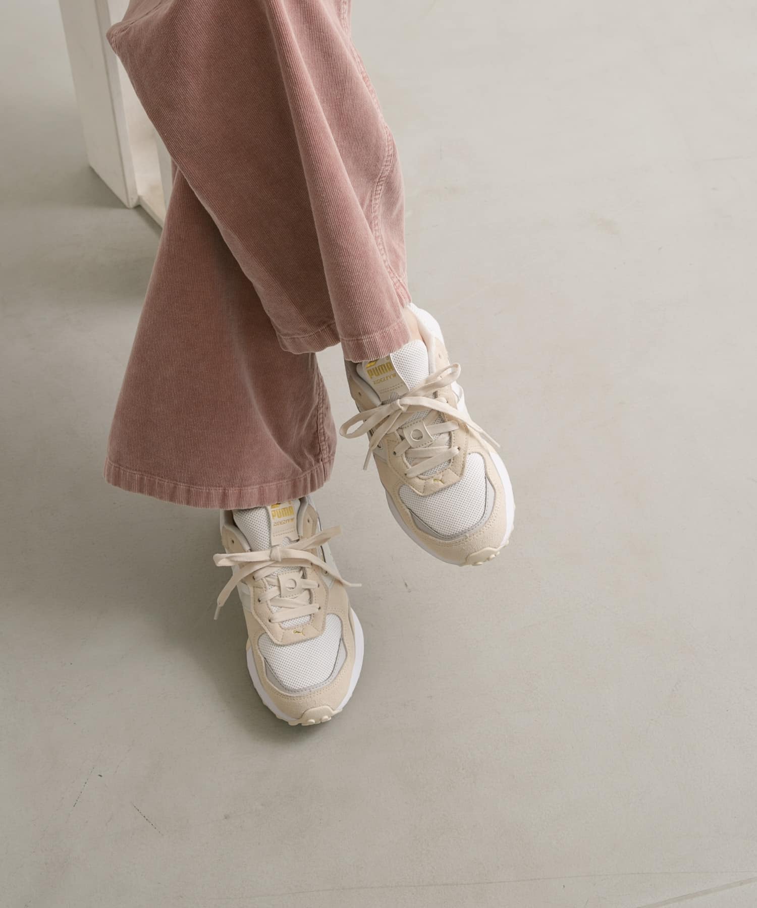 『22.5サイズ/WEB限定』PUMA　ExclusiveライダーFVWクリーン アルペンスノー 24
