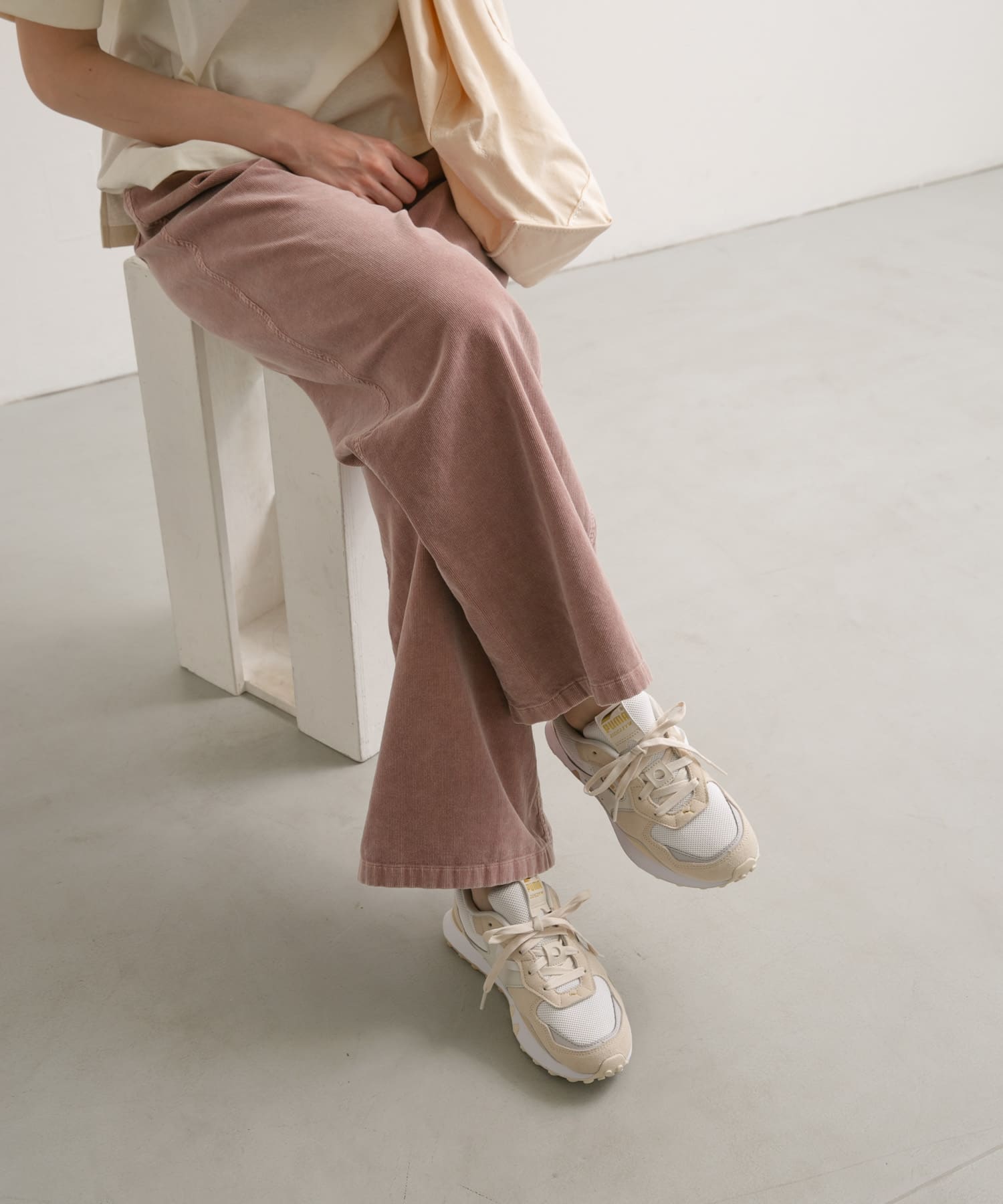 『22.5サイズ/WEB限定』PUMA　ExclusiveライダーFVWクリーン アルペンスノー 24