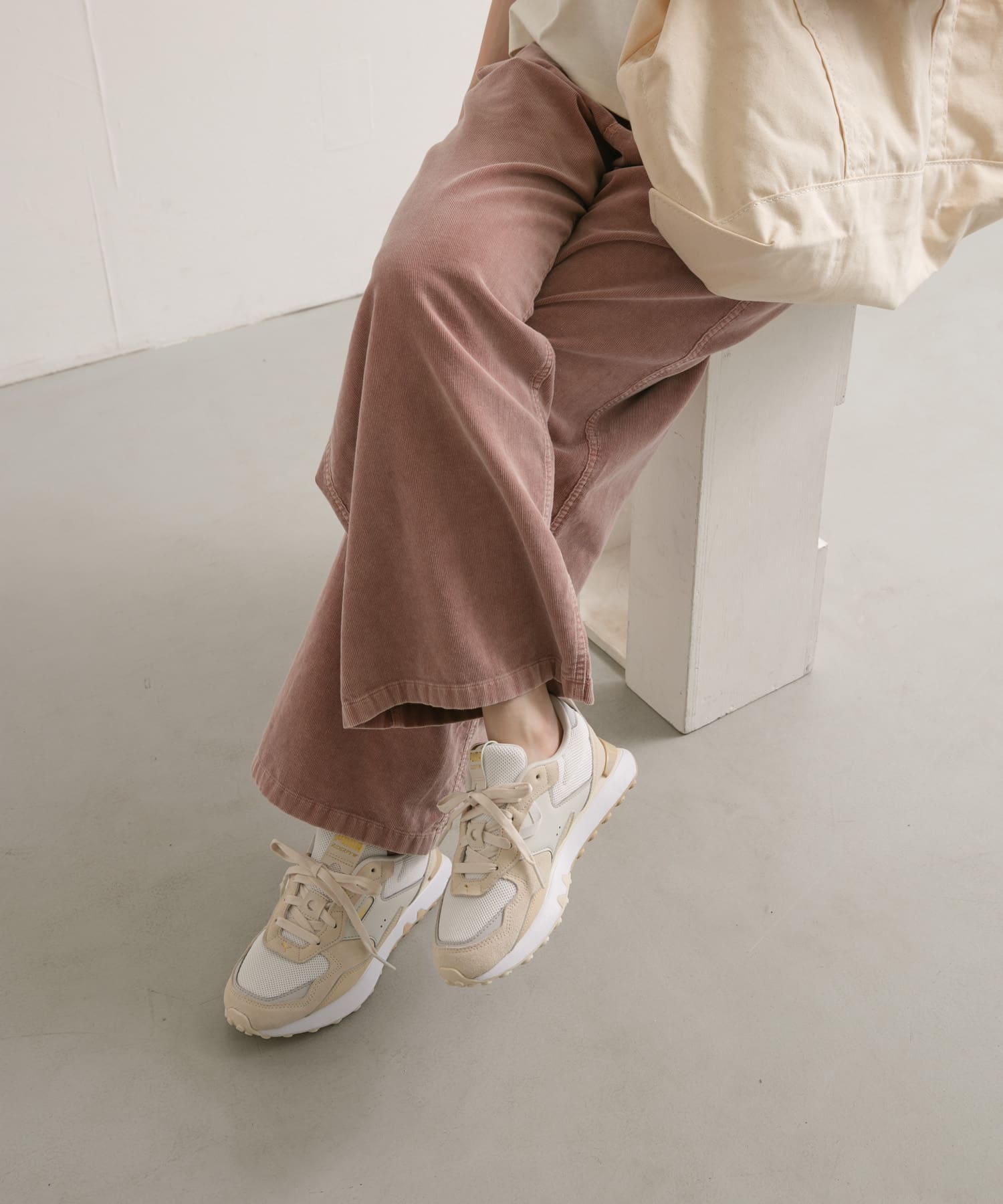 『22.5サイズ/WEB限定』PUMA　ExclusiveライダーFVWクリーン アルペンスノー 24