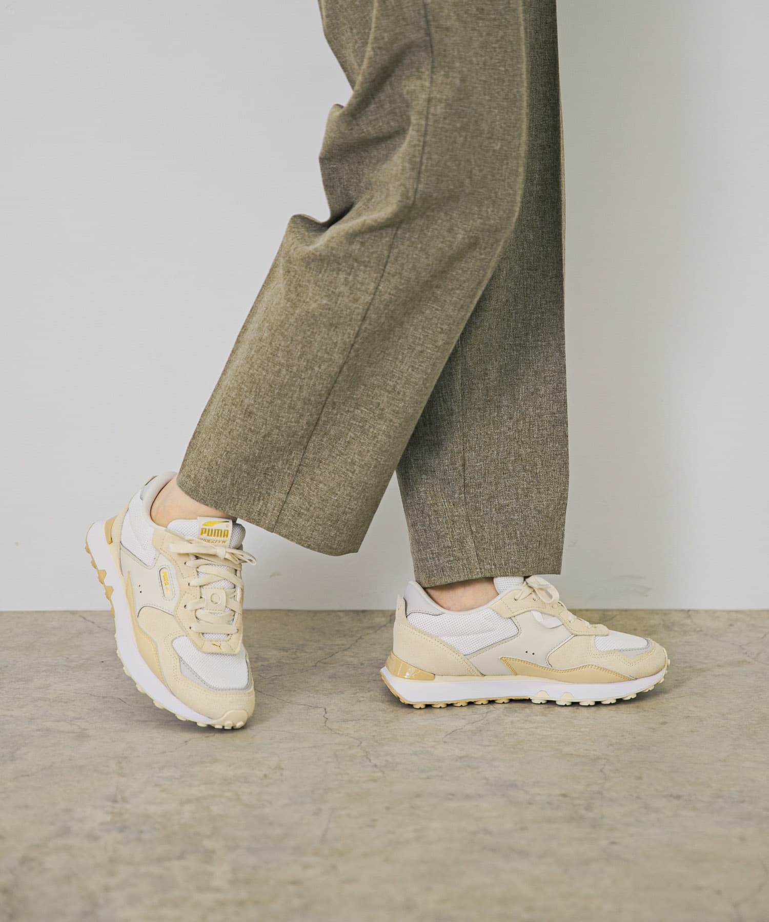 『22.5サイズ/WEB限定』PUMA　ExclusiveライダーFVWクリーン アルペンスノー 24.5