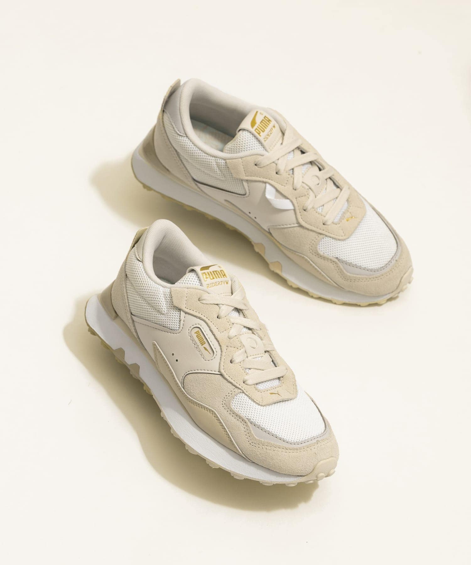 『22.5サイズ/WEB限定』PUMA　ExclusiveライダーFVWクリーン アルペンスノー 25