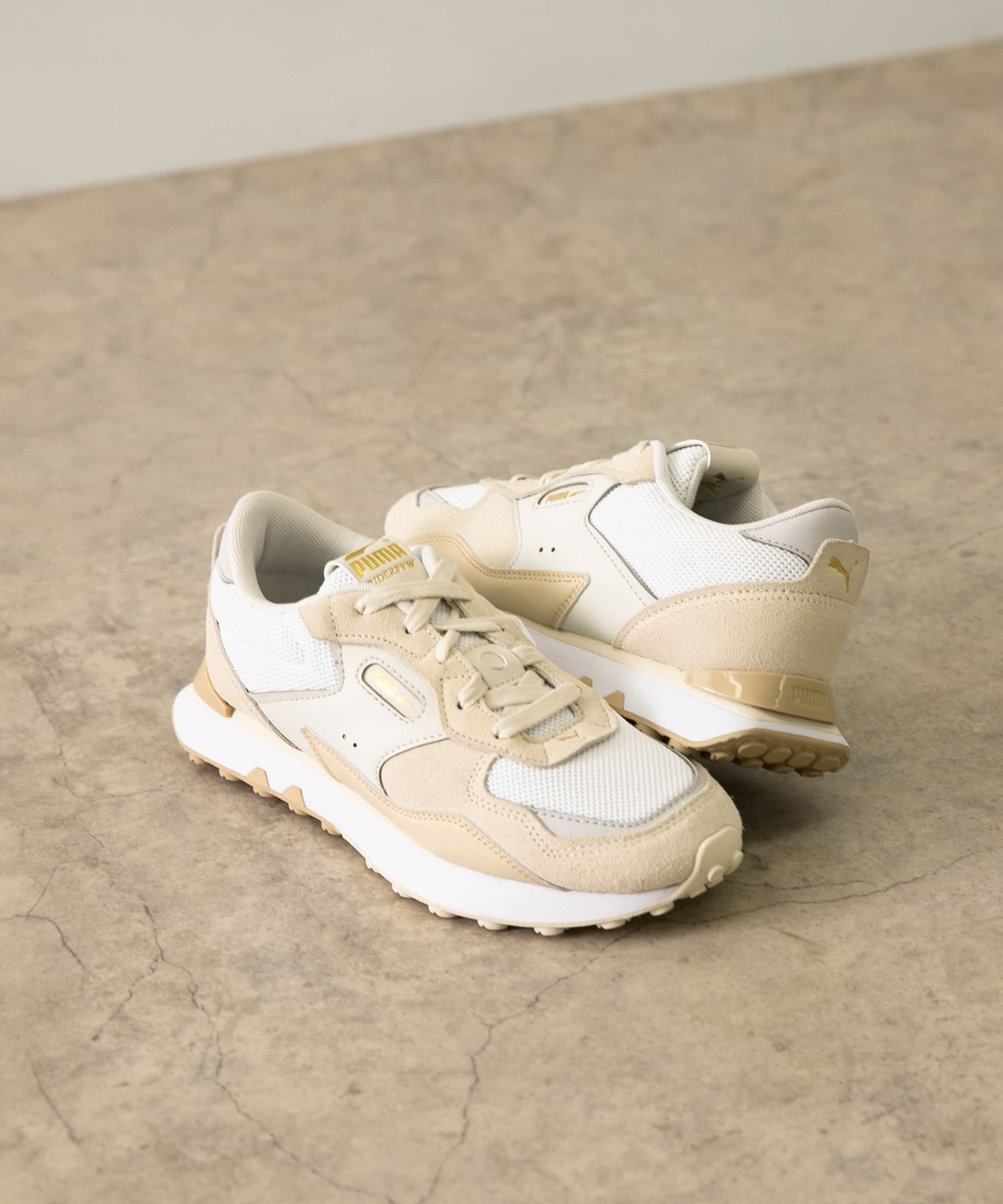 『22.5サイズ/WEB限定』PUMA　ExclusiveライダーFVWクリーン アルペンスノー 25