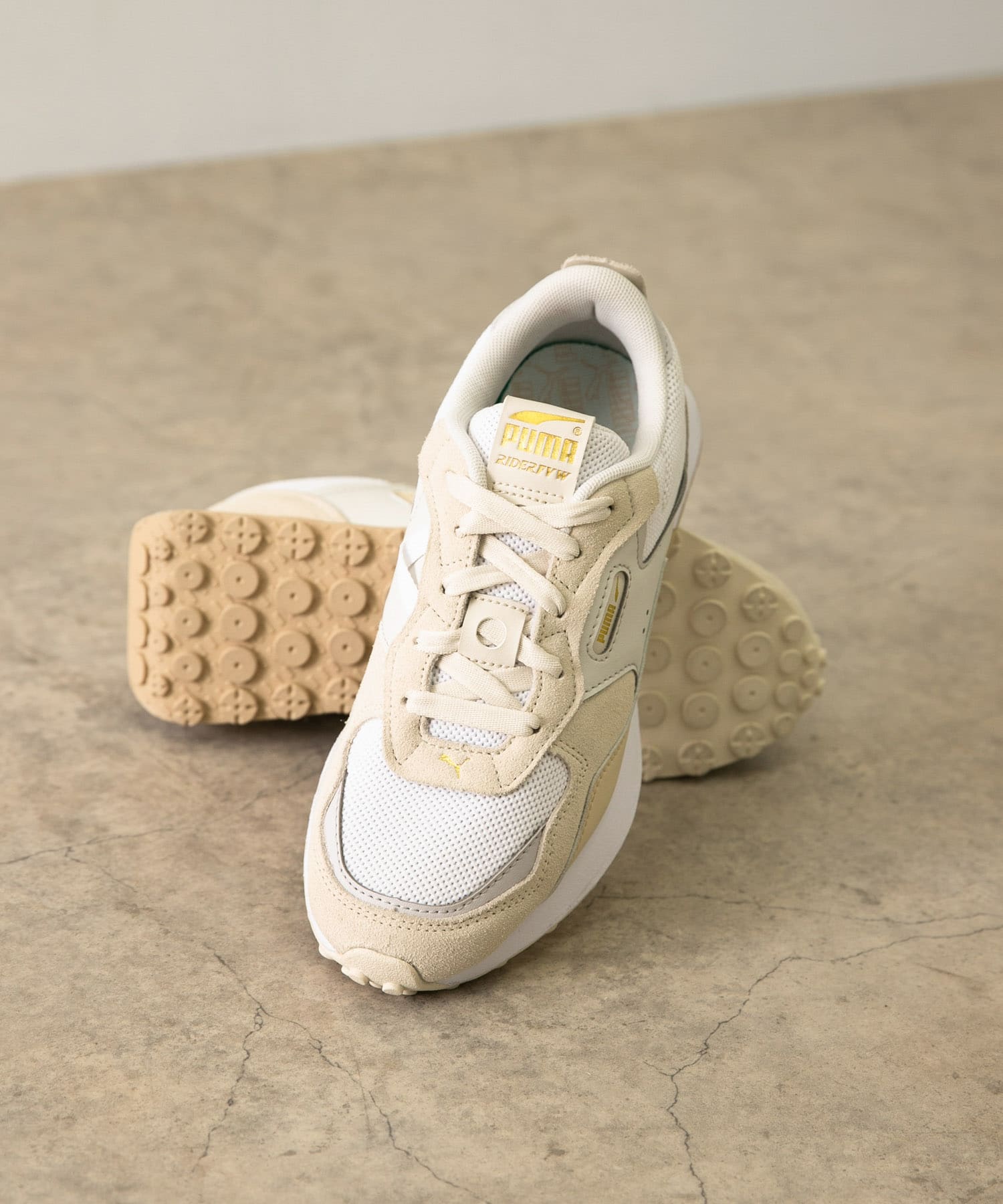 『22.5サイズ/WEB限定』PUMA　ExclusiveライダーFVWクリーン アルペンスノー 25