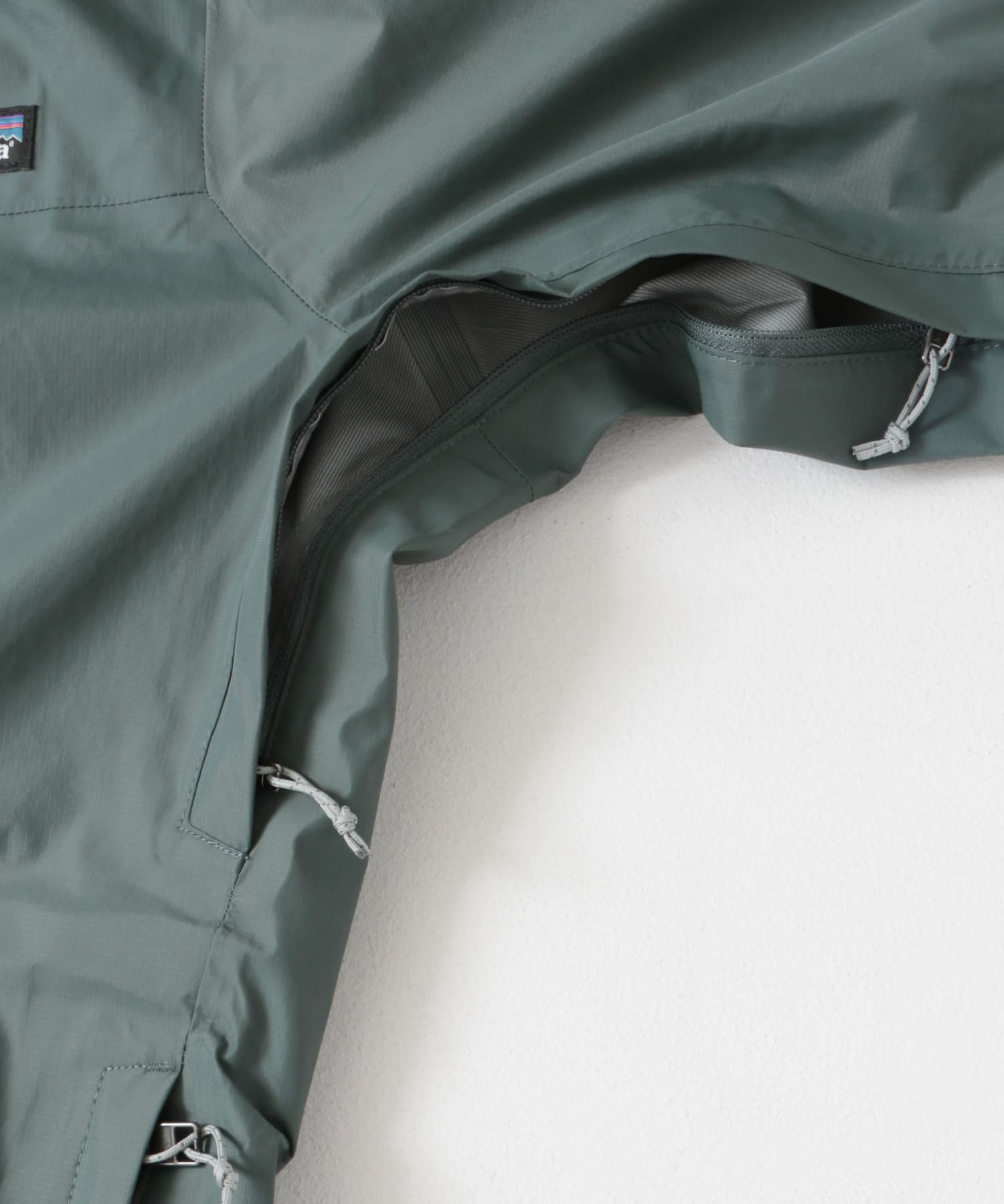 patagonia　Ws Torrentshell Rain Jacket NUVG S