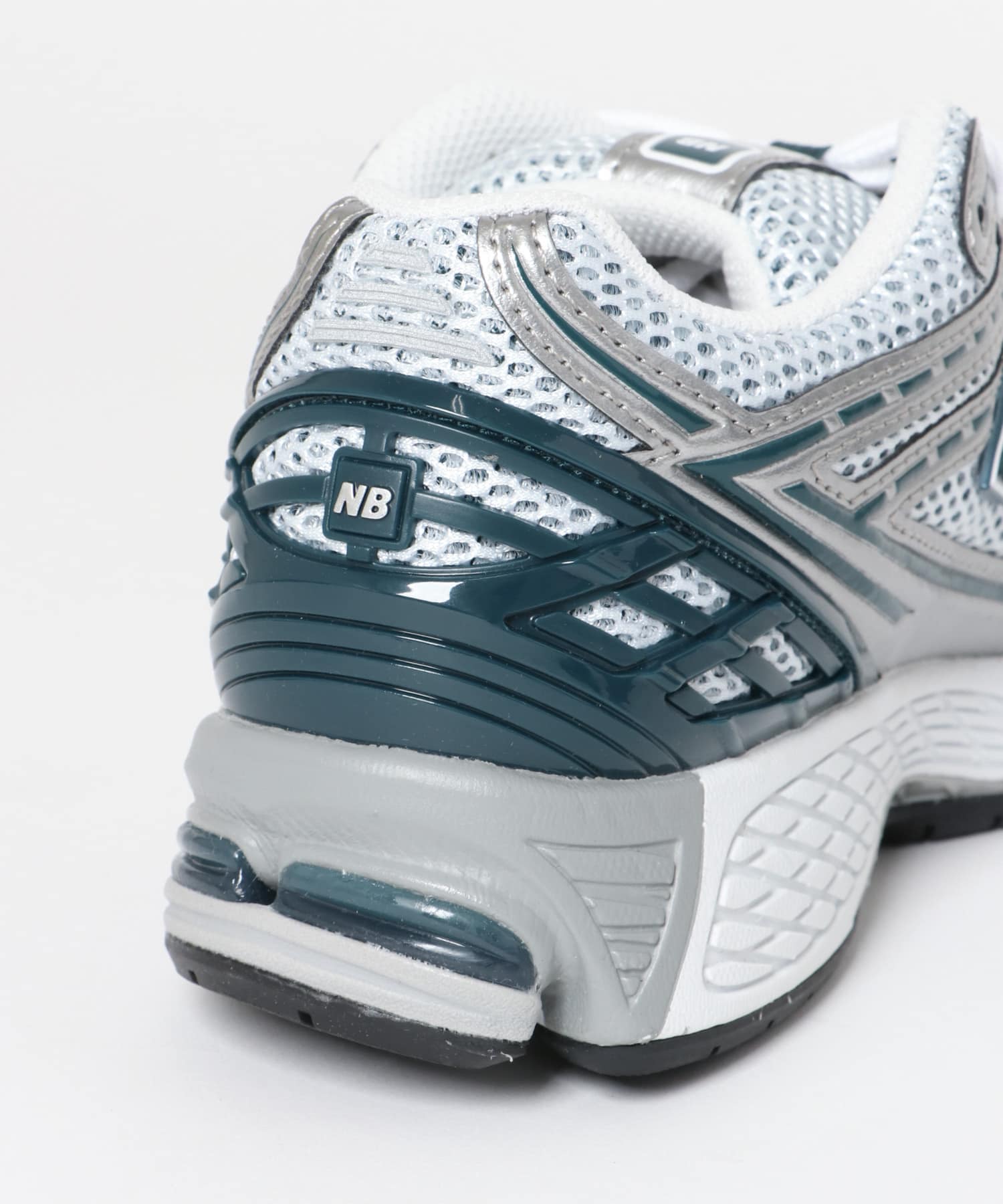 ニューバランス　1906R　23.5 サイズ? x ニューバランスの最新コラボ 1906R が発売間近