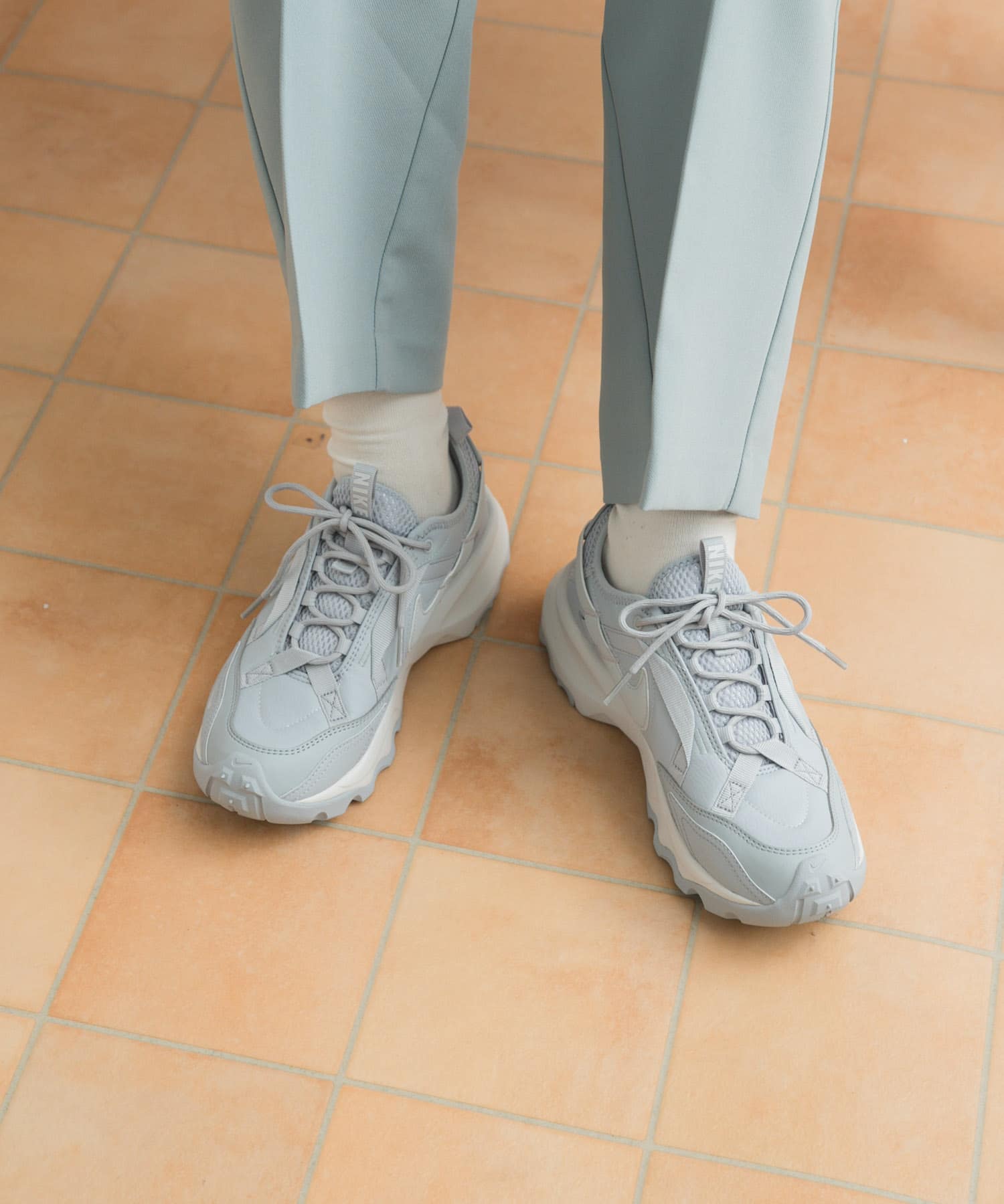 NIKE　TC7900 グレー 23.5