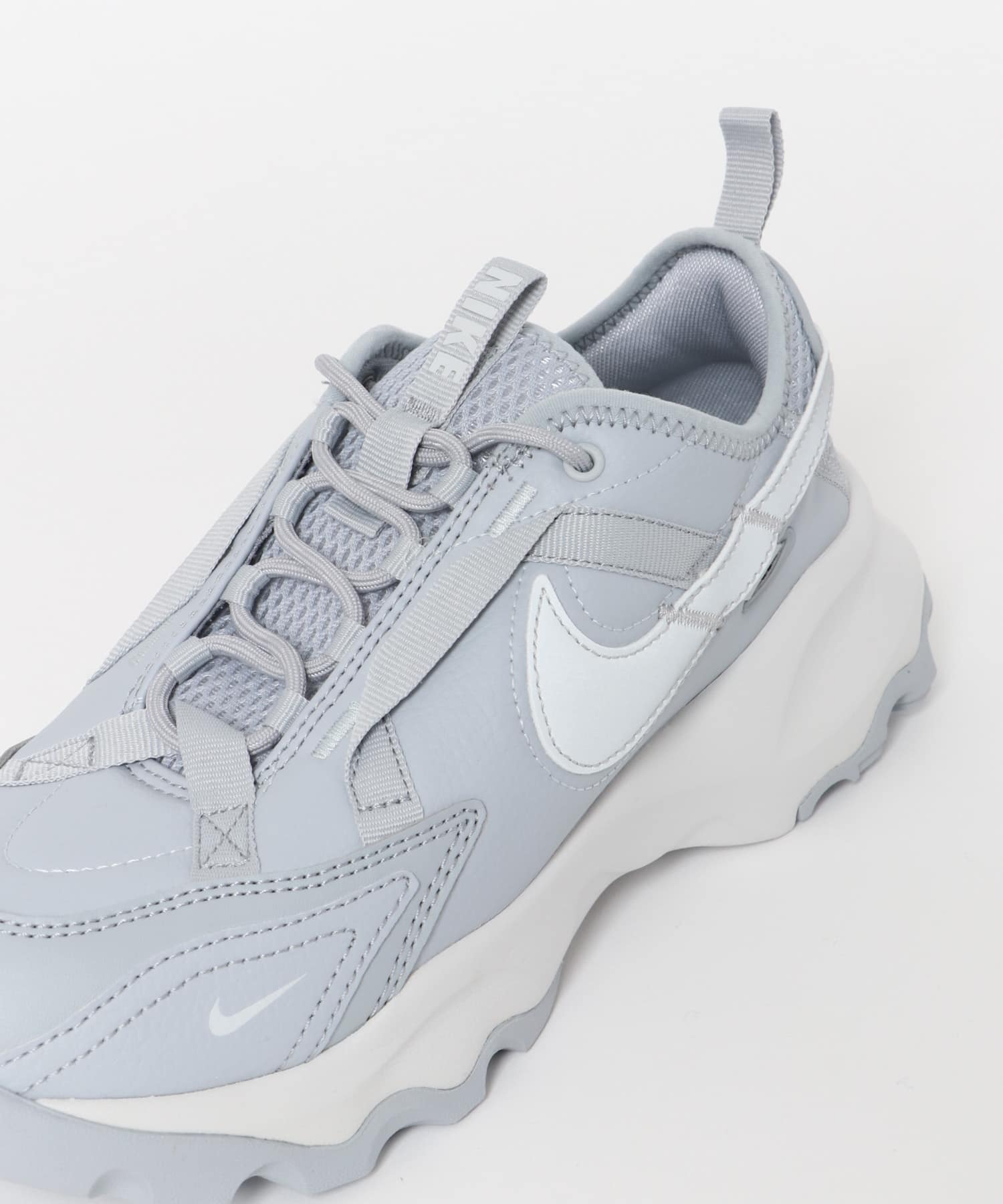 NIKE　TC7900 グレー 23.5