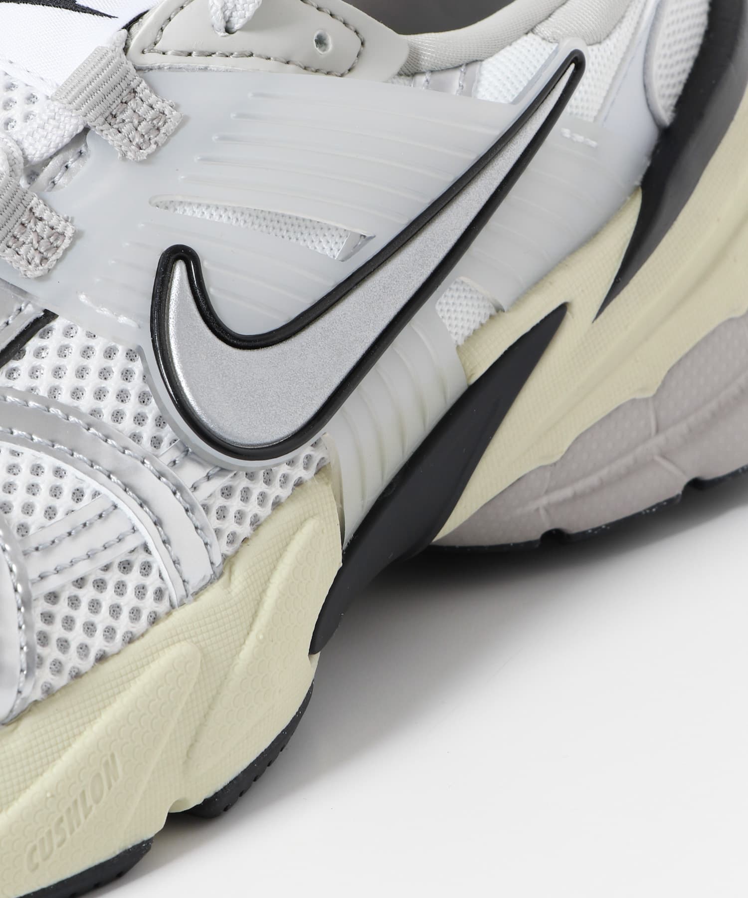 NIKE　V2Kラン サミットホワイト 23.5